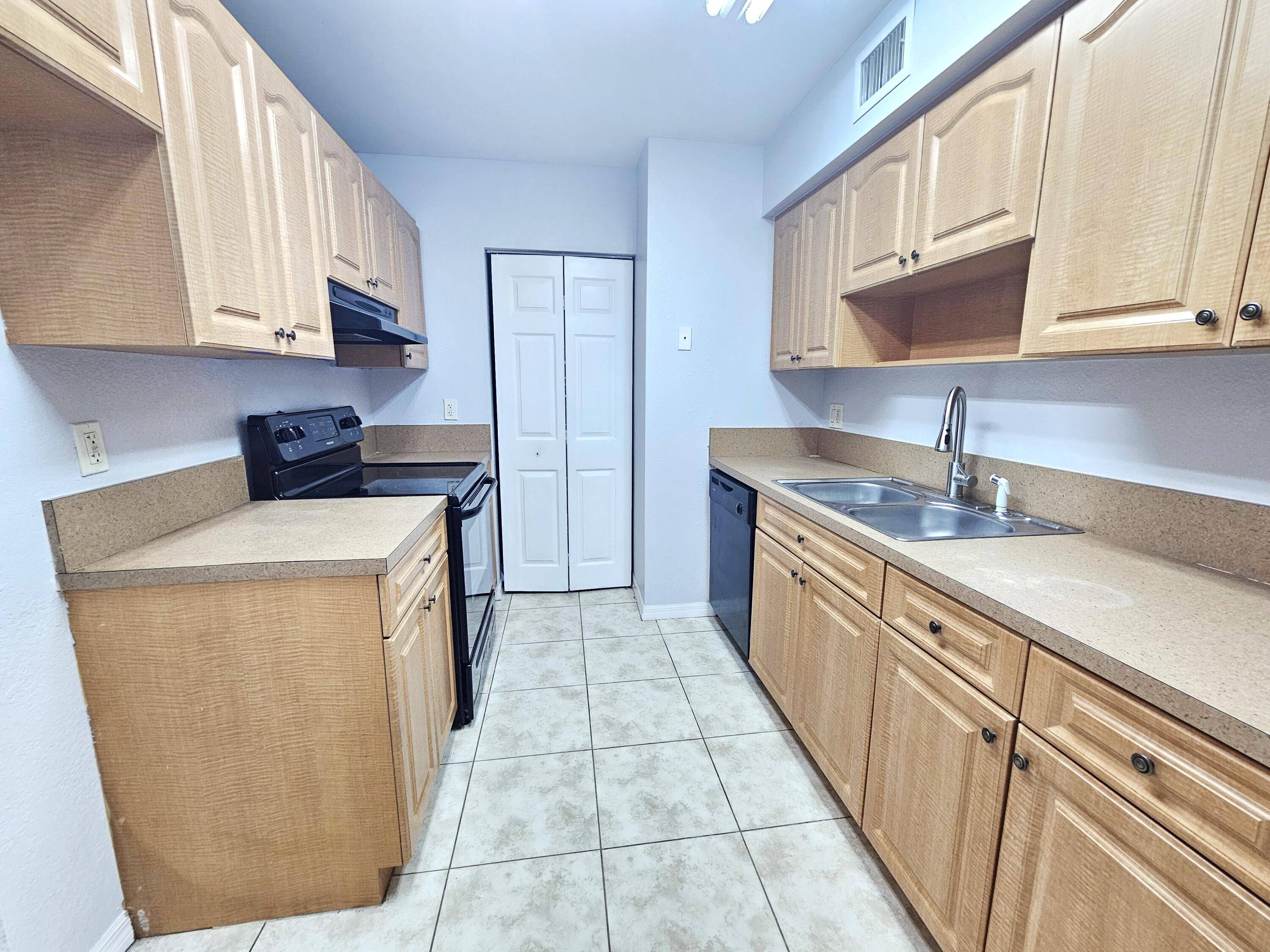 Lauderhill, FL 33313,2812 NW 55th AVE 1a