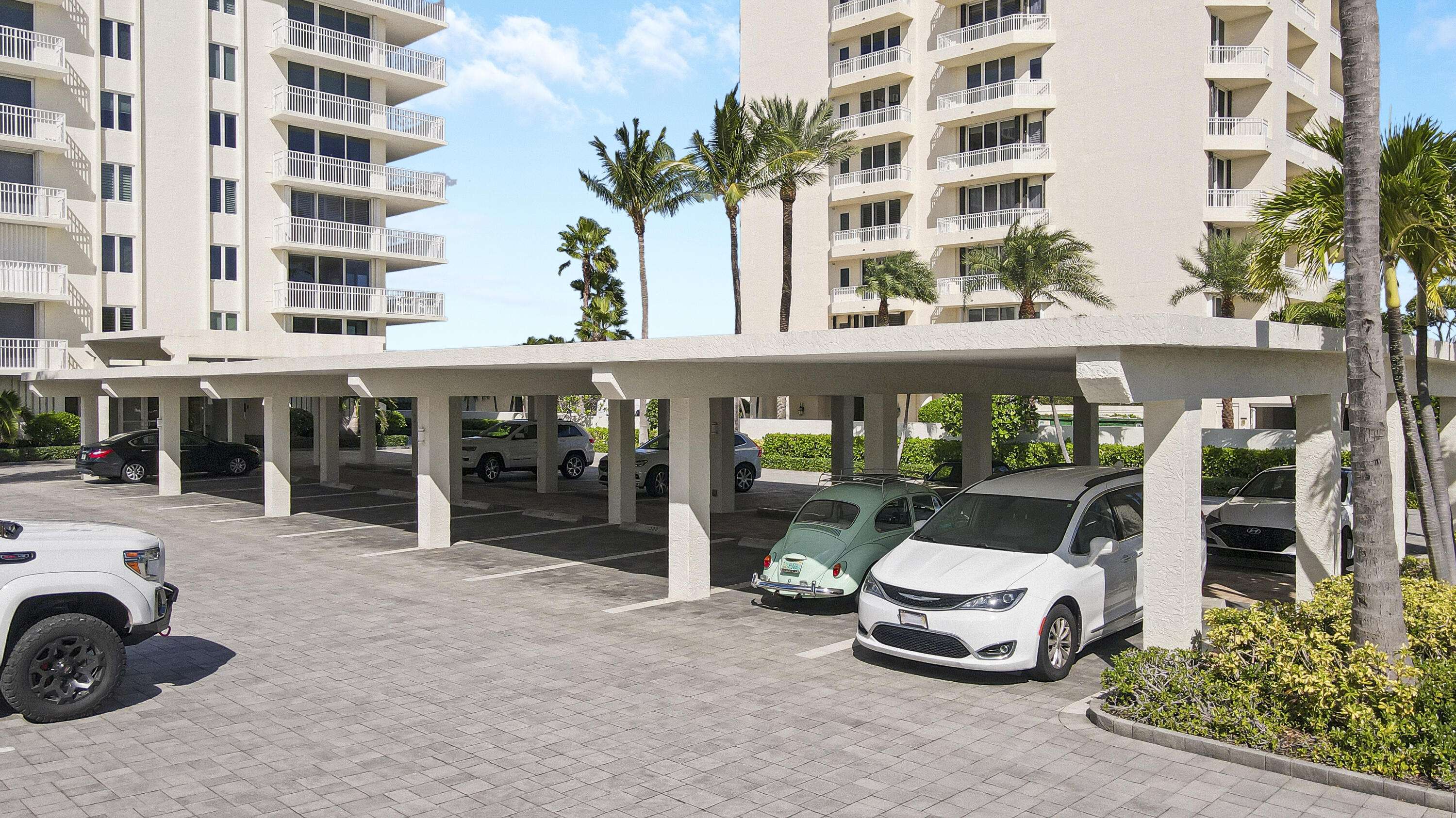Tequesta, FL 33469,375 S Beach RD 802