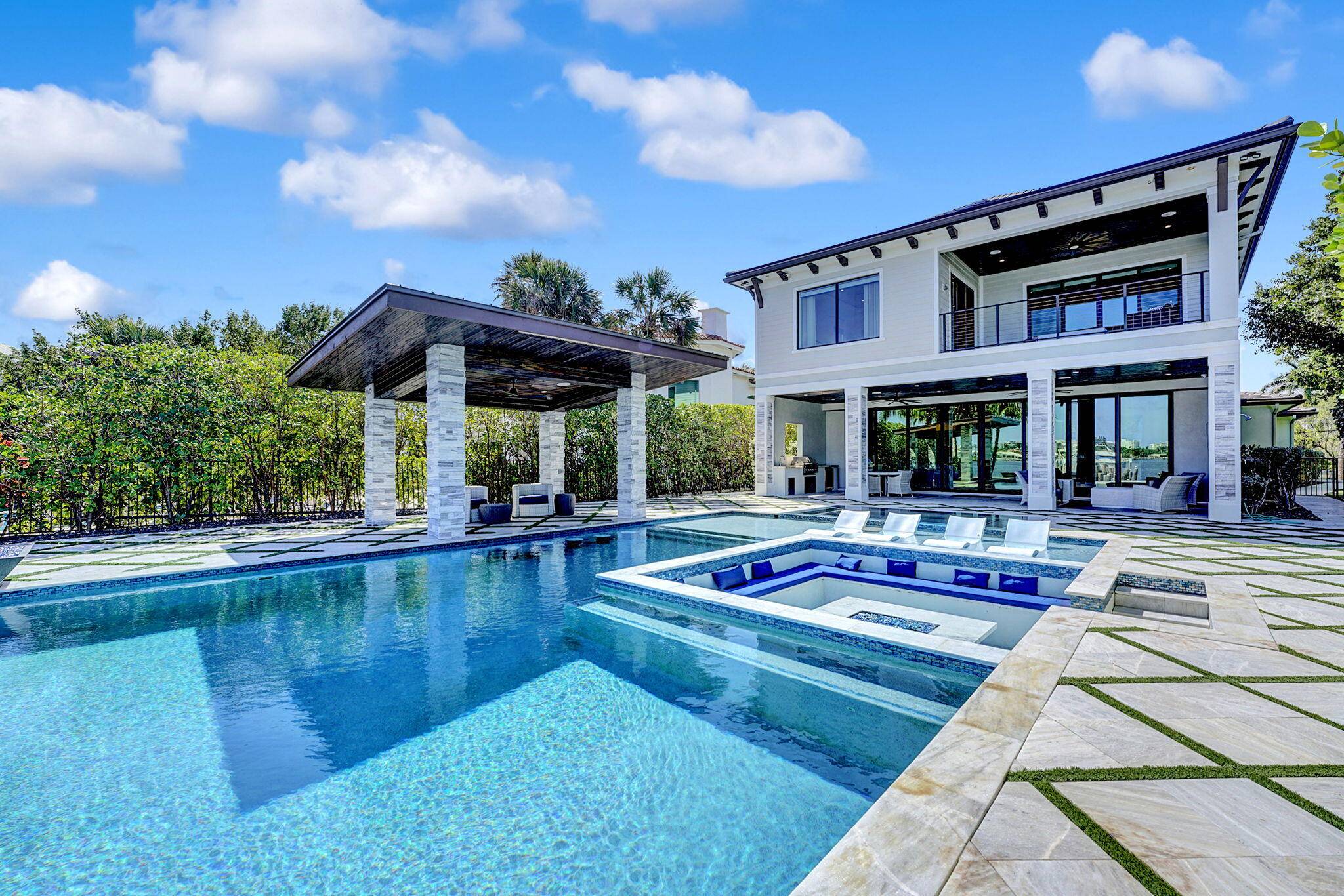 Lantana, FL 33462,202 N Lake DR