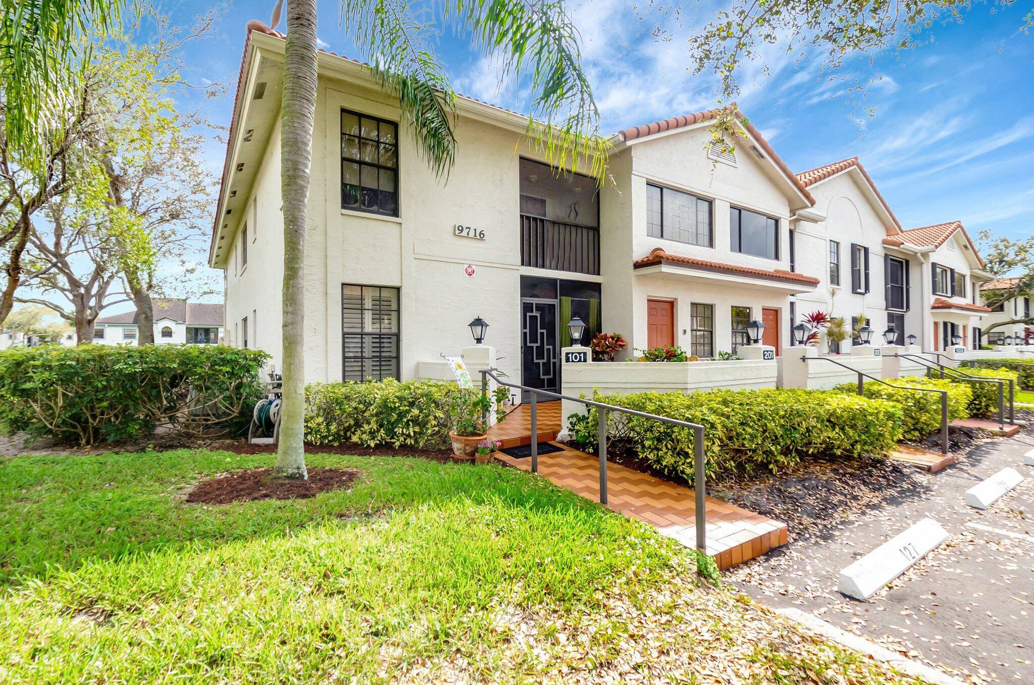 Boynton Beach, FL 33437,9716 E Sills DR 101