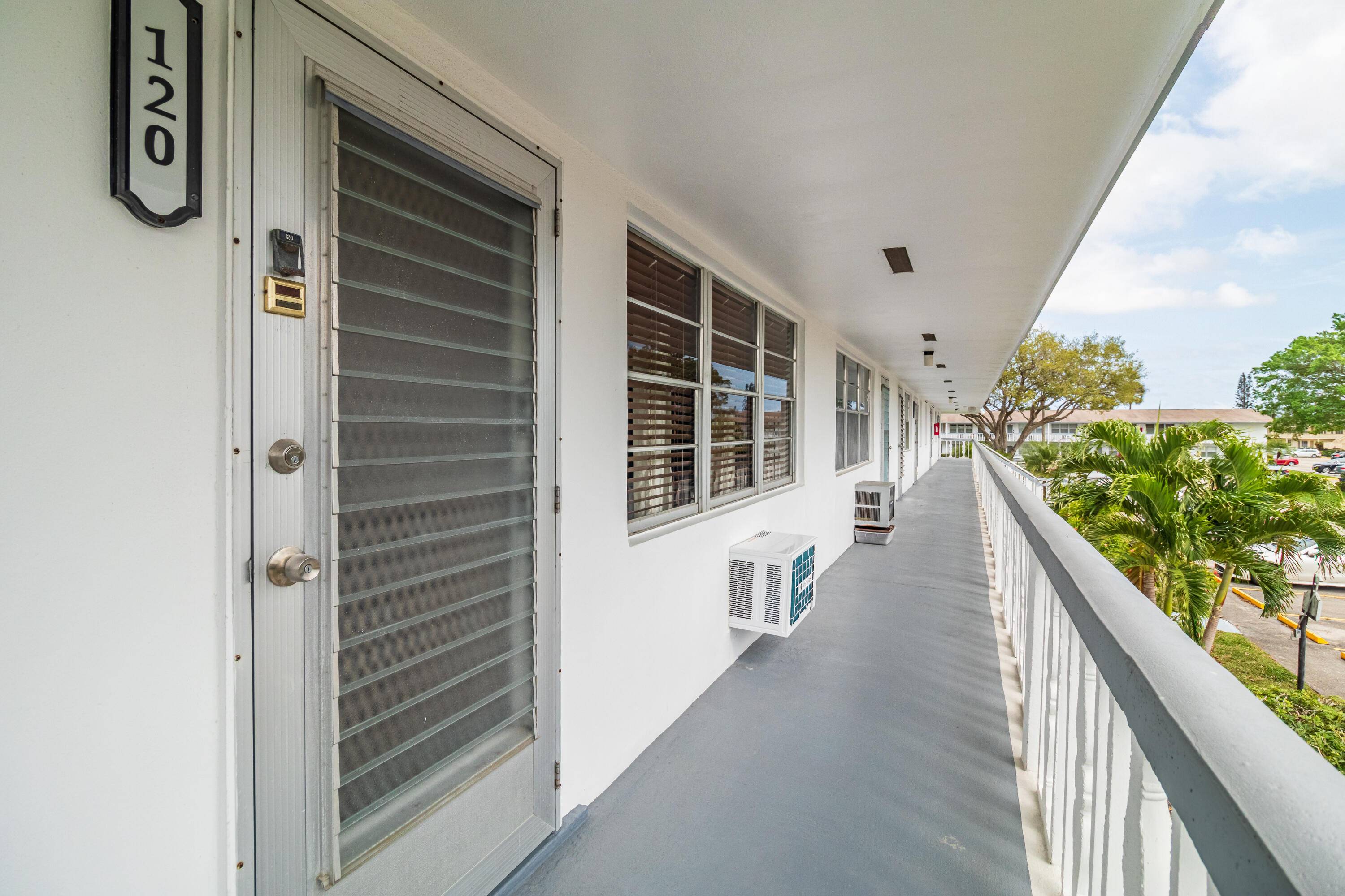 West Palm Beach, FL 33417,120 Northampton F