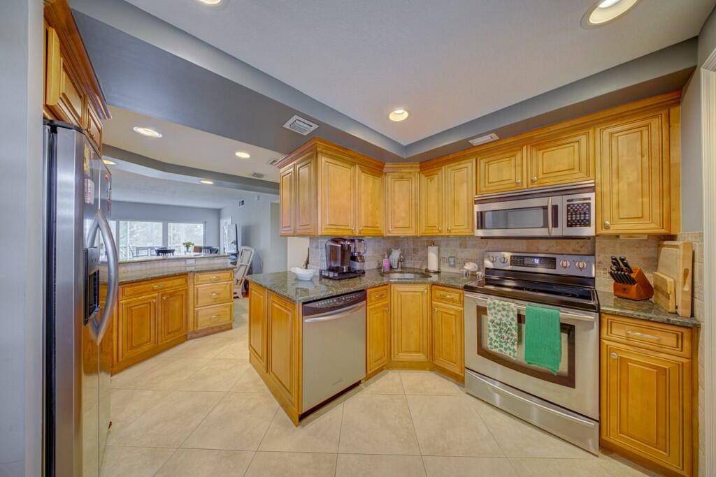 Pompano Beach, FL 33069,3200 N Palm Aire DR 503