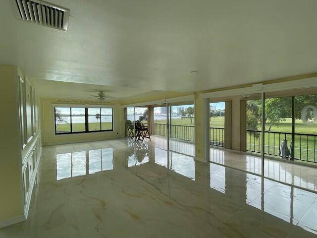 North Palm Beach, FL 33408,1660 Twelve Oaks WAY 201