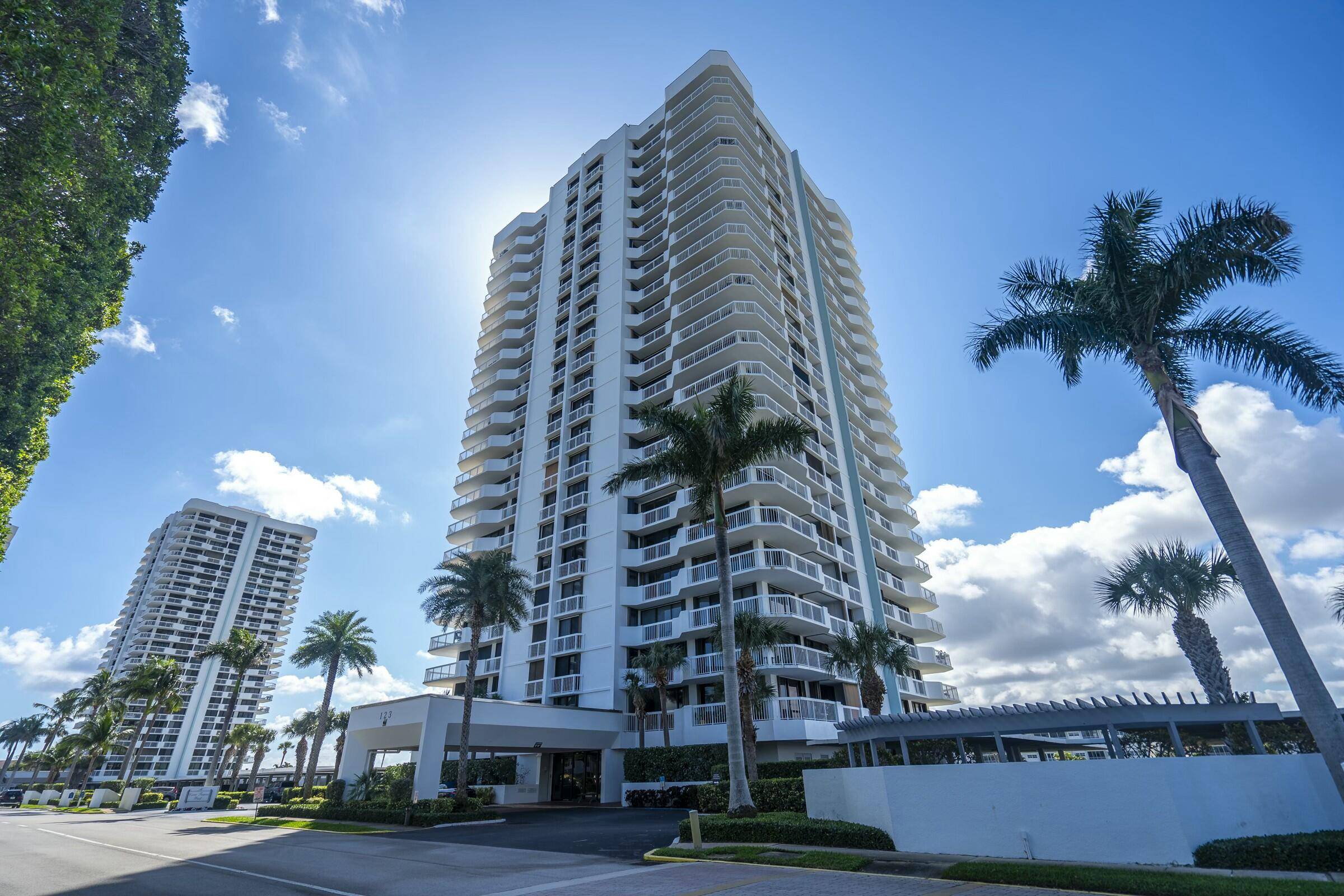 North Palm Beach, FL 33408,123 Lakeshore DR 745