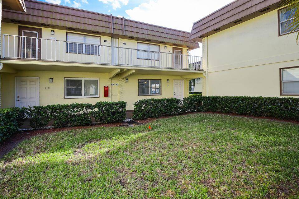 Delray Beach, FL 33446,102 Saxony LN C