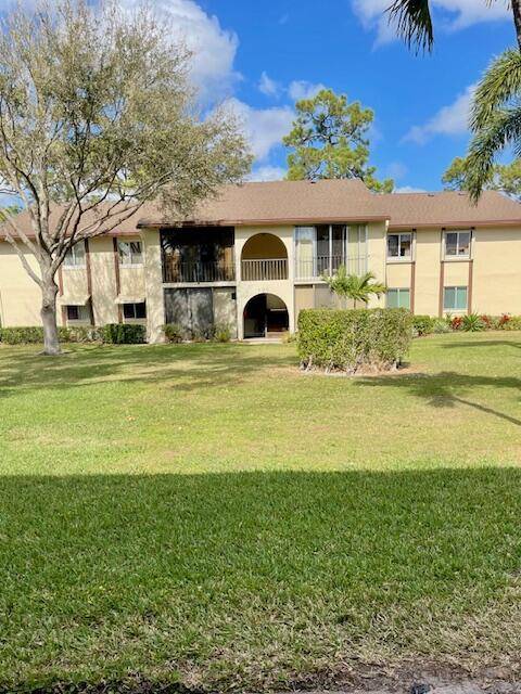 Greenacres, FL 33463,104 Lake Pine CIR B-1