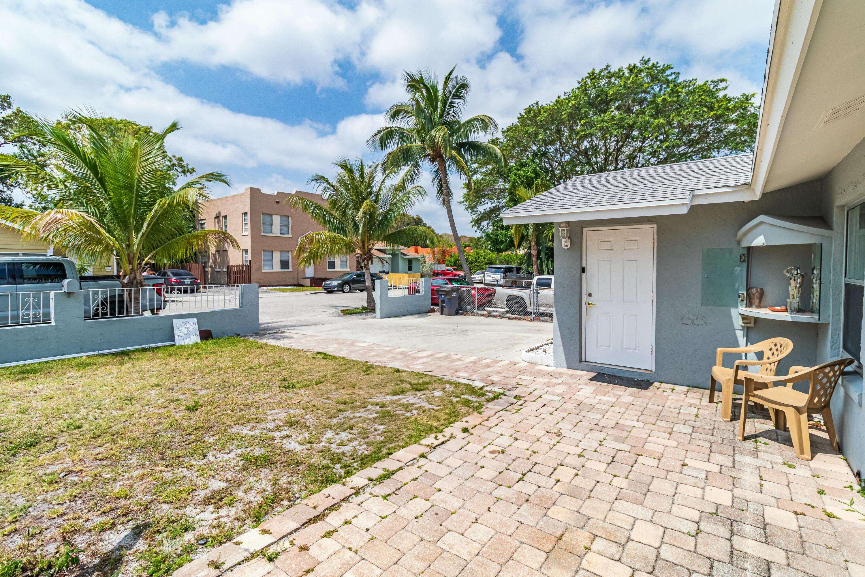 West Palm Beach, FL 33405,513 El Vedado