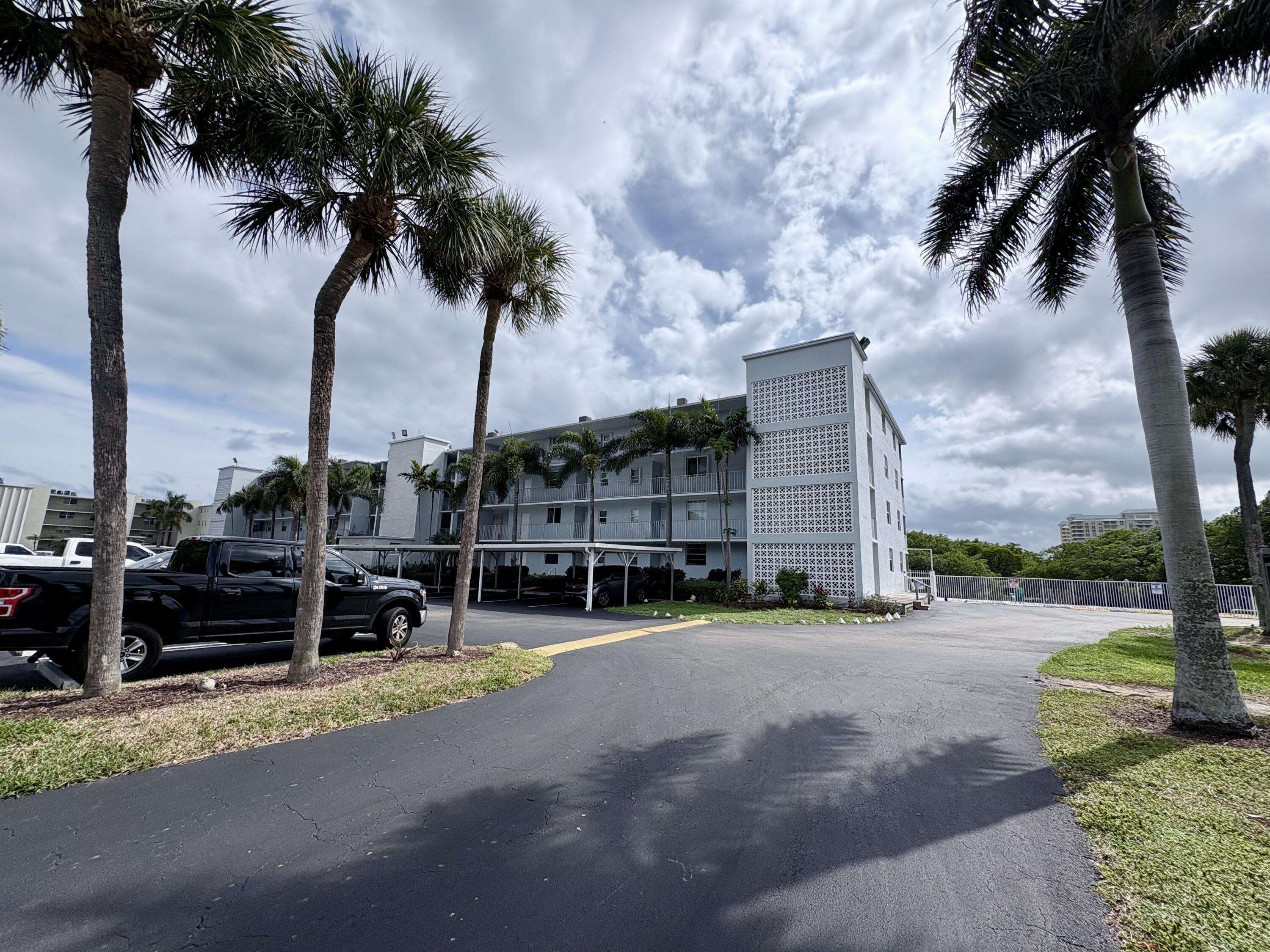 Boynton Beach, FL 33435,689 NE 6th CT 403