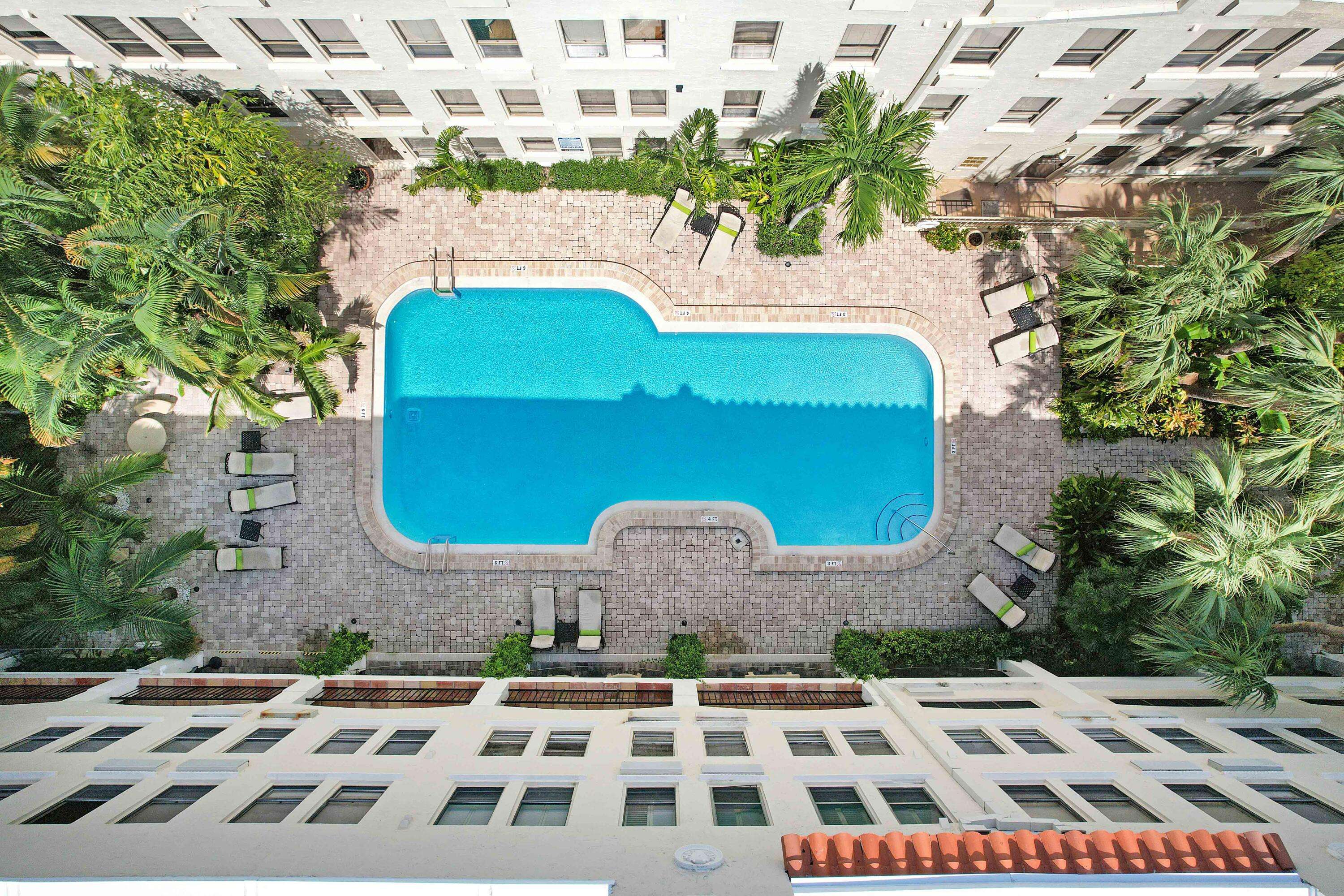 Palm Beach, FL 33480,235 Sunrise AVE 3225