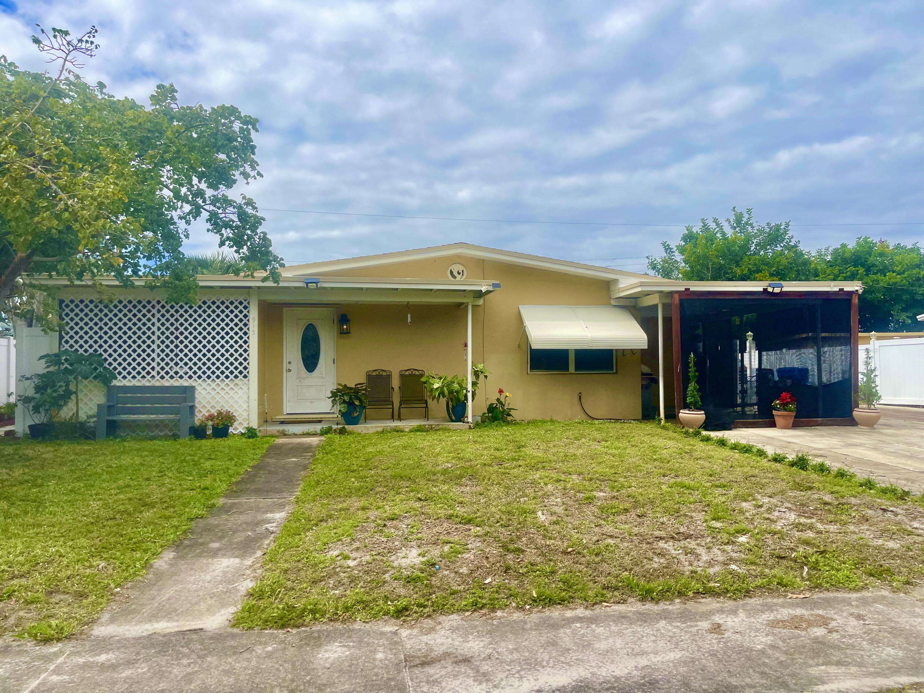 Lantana, FL 33462,913 S 11th ST