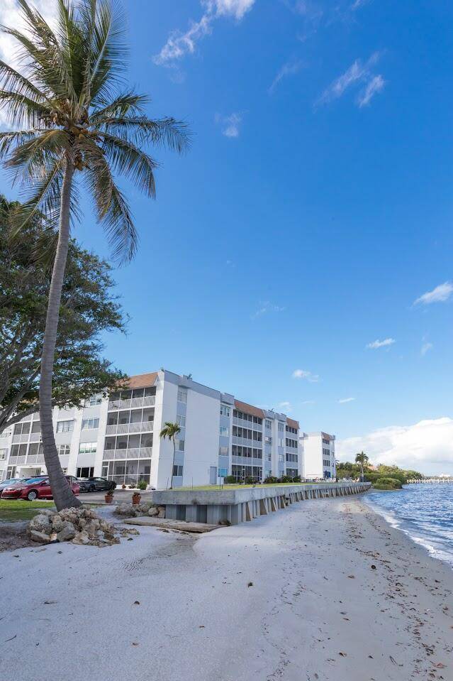 Lake Worth, FL 33460,1502 S Lakeside DR 217
