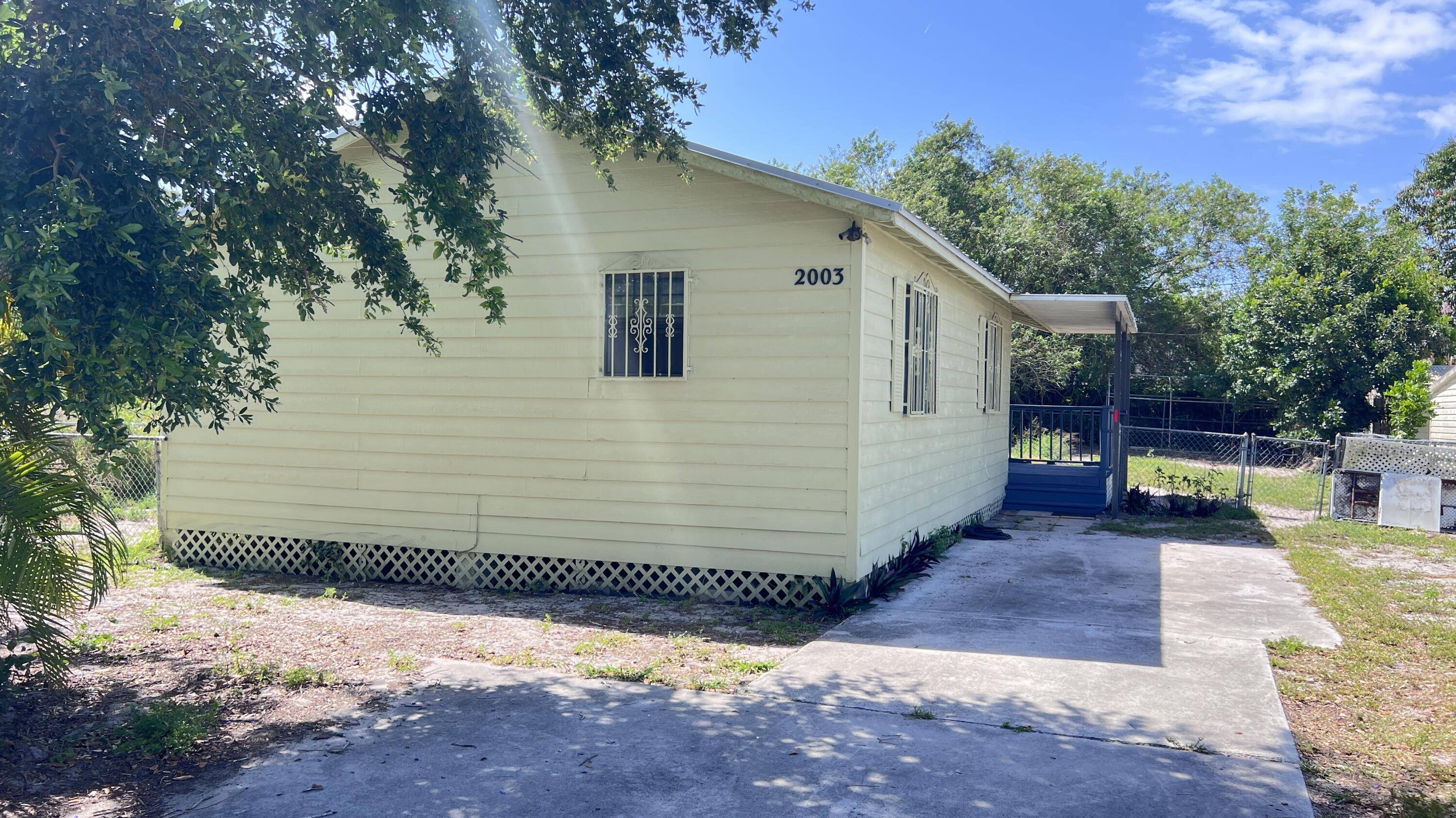 Fort Pierce, FL 34946,2003 San Marcos AVE