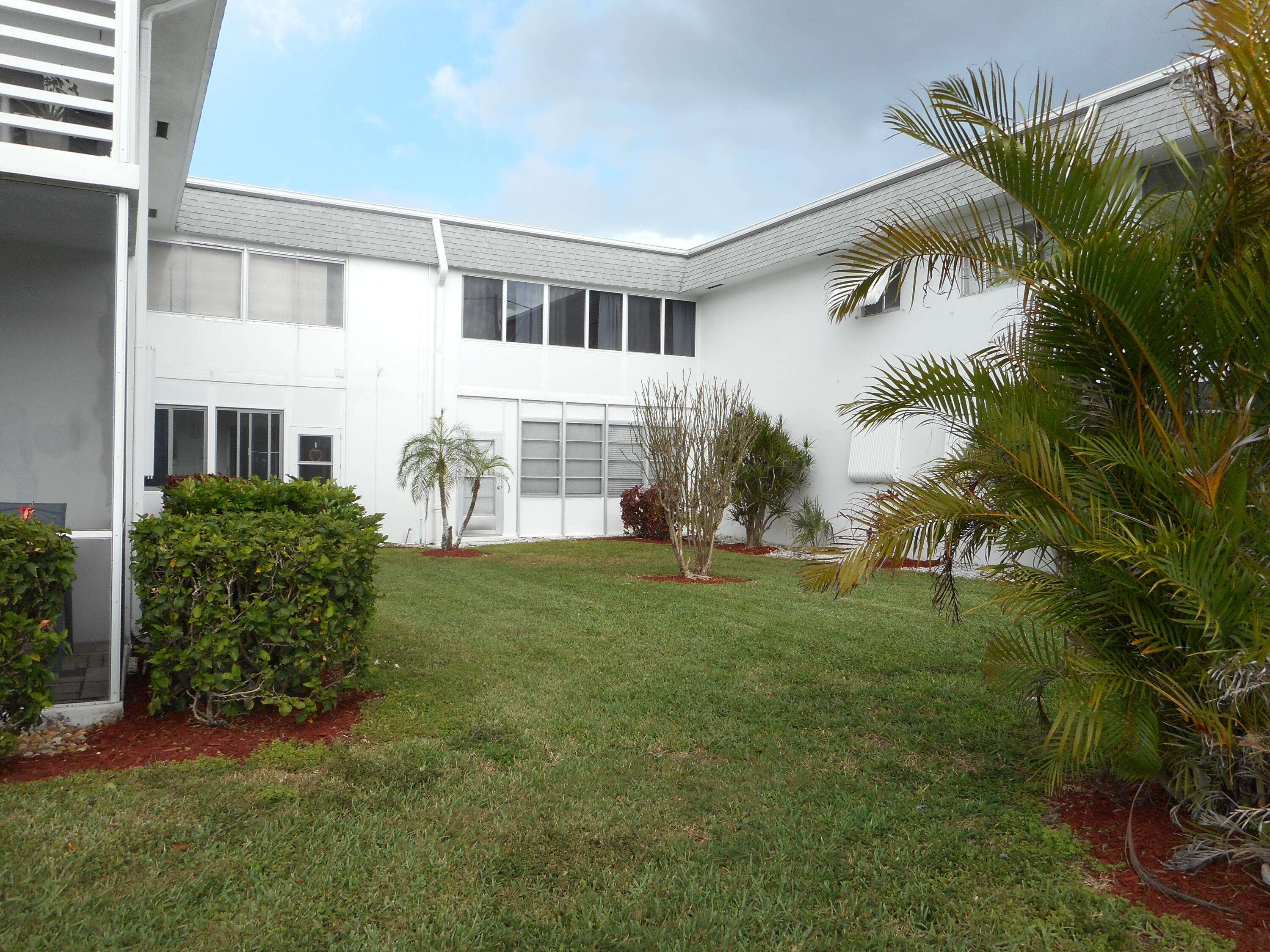 Lake Worth Beach, FL 33461,3322 Cynthia LN 106