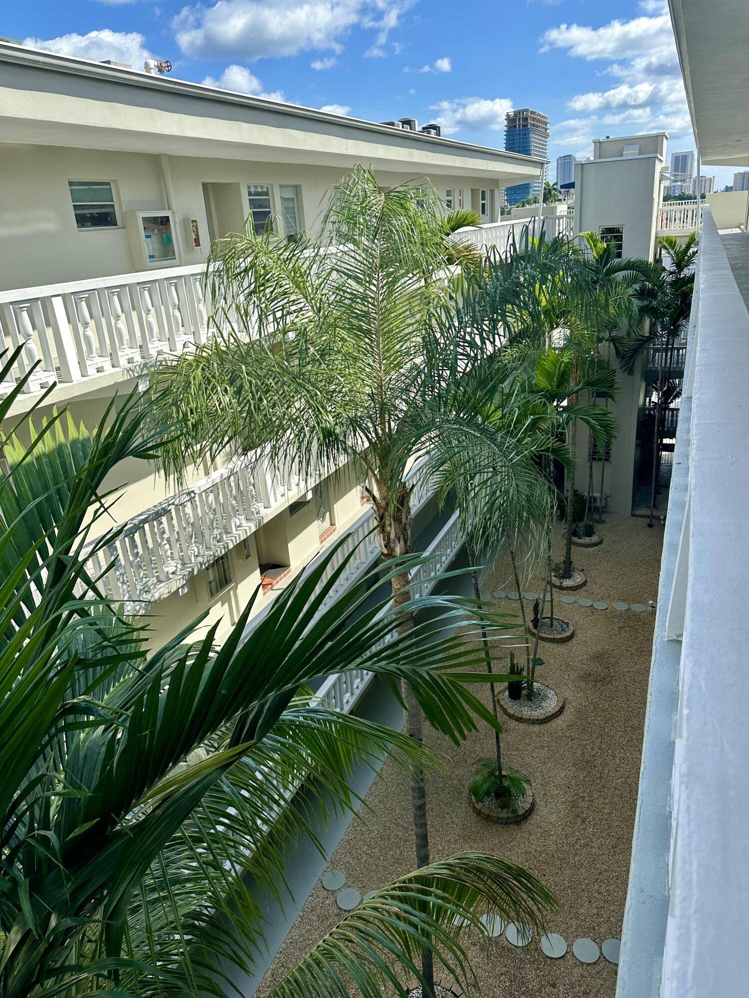 Hallandale Beach, FL 33009,330 SE 2nd ST 501g