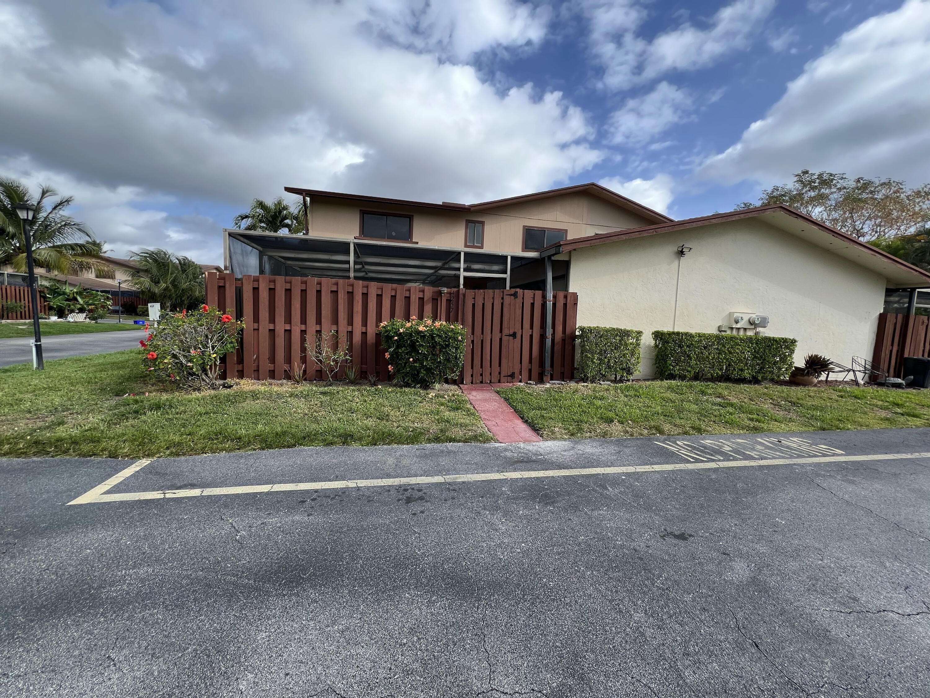 Lake Worth, FL 33463,4257 S Landar DR