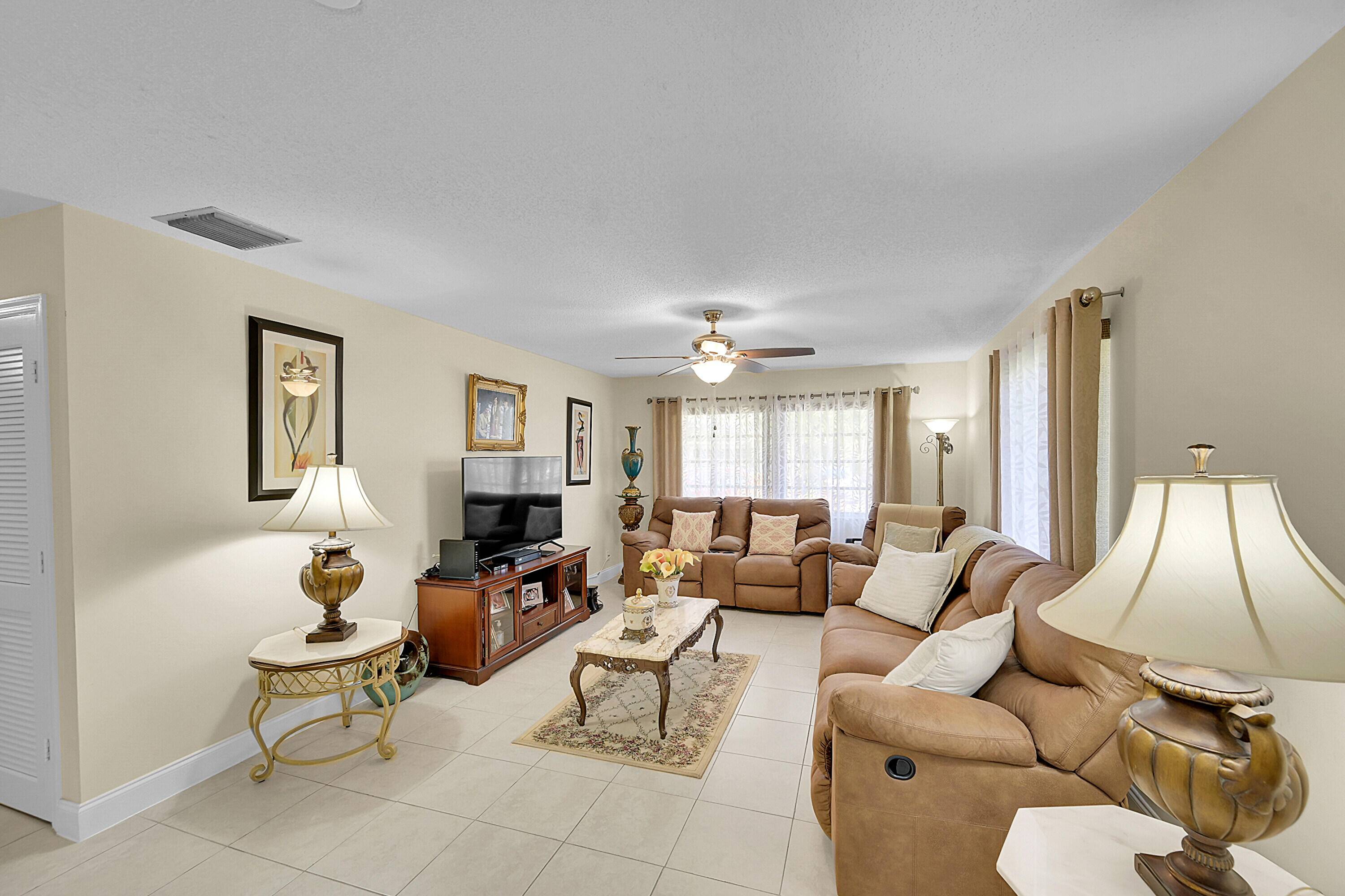 Boynton Beach, FL 33436,10160 44th DR 376