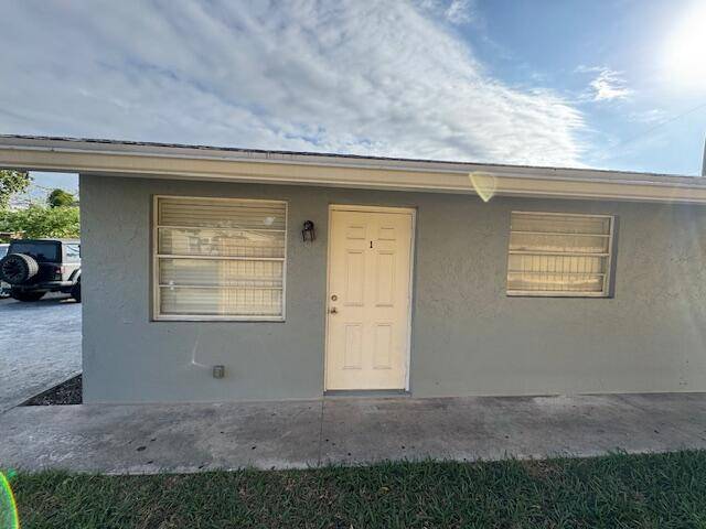 Lake Worth, FL 33460,517 S F ST