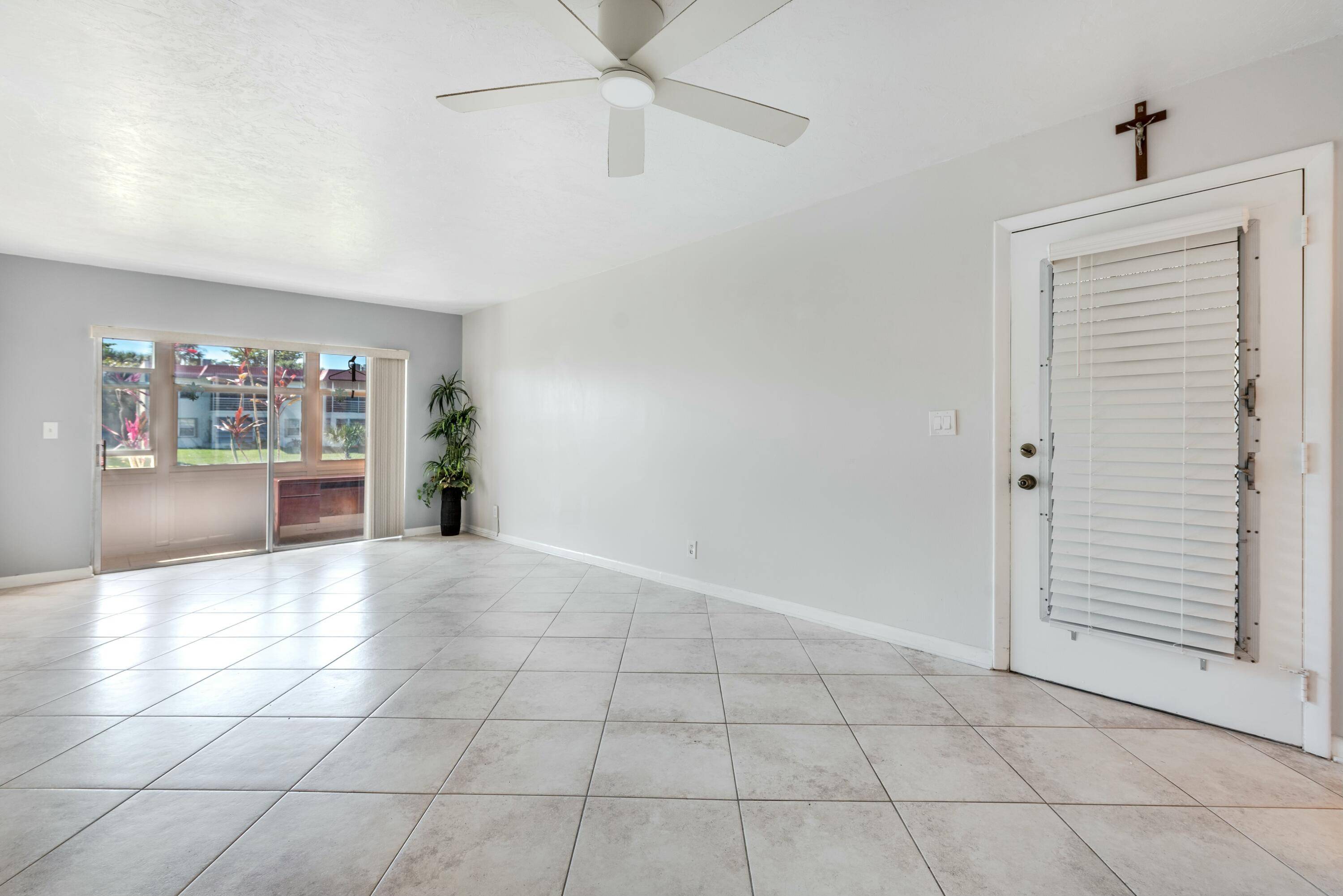 West Palm Beach, FL 33411,194 Lake Dora DR