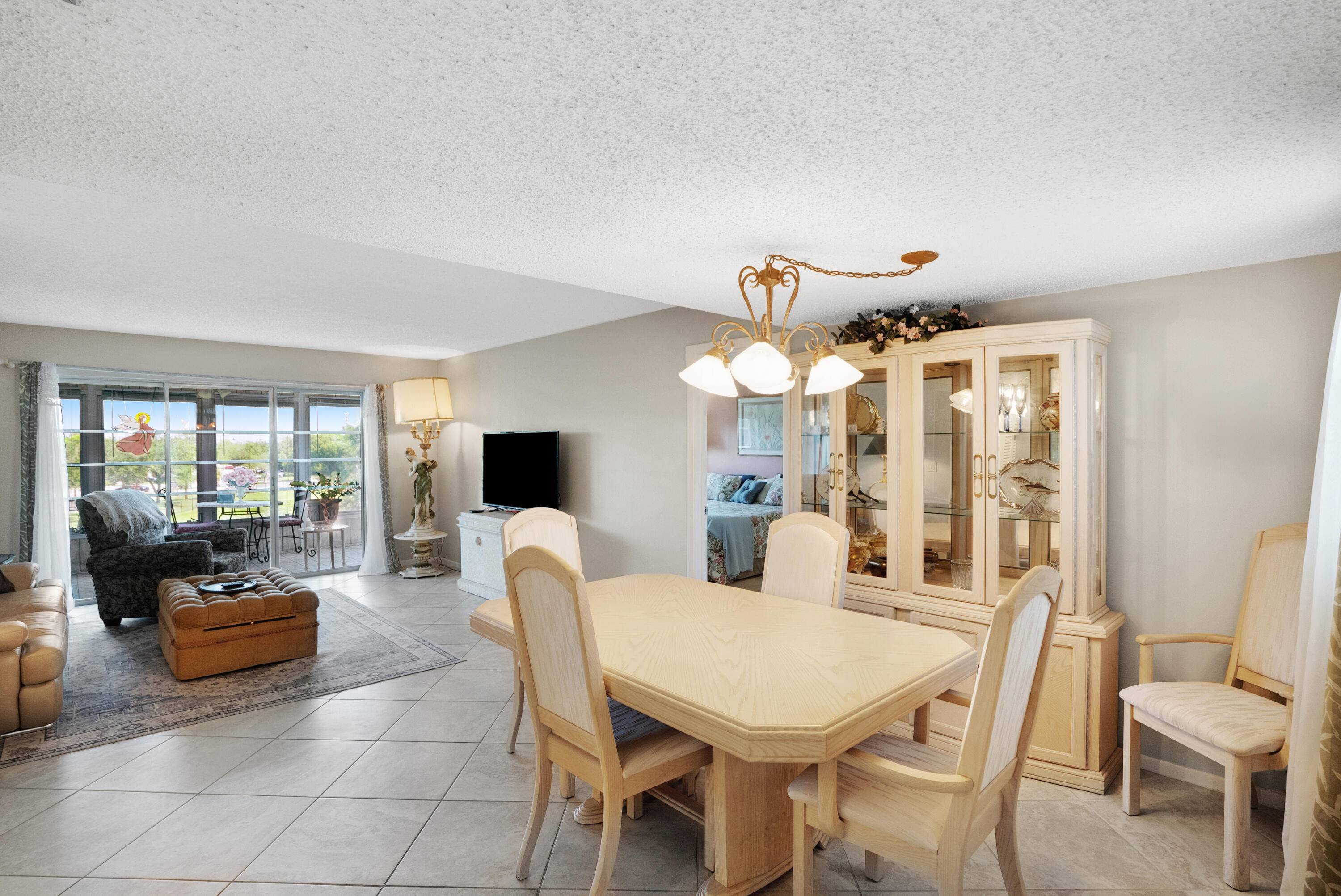 Palm Springs, FL 33461,729 Lori DR 404