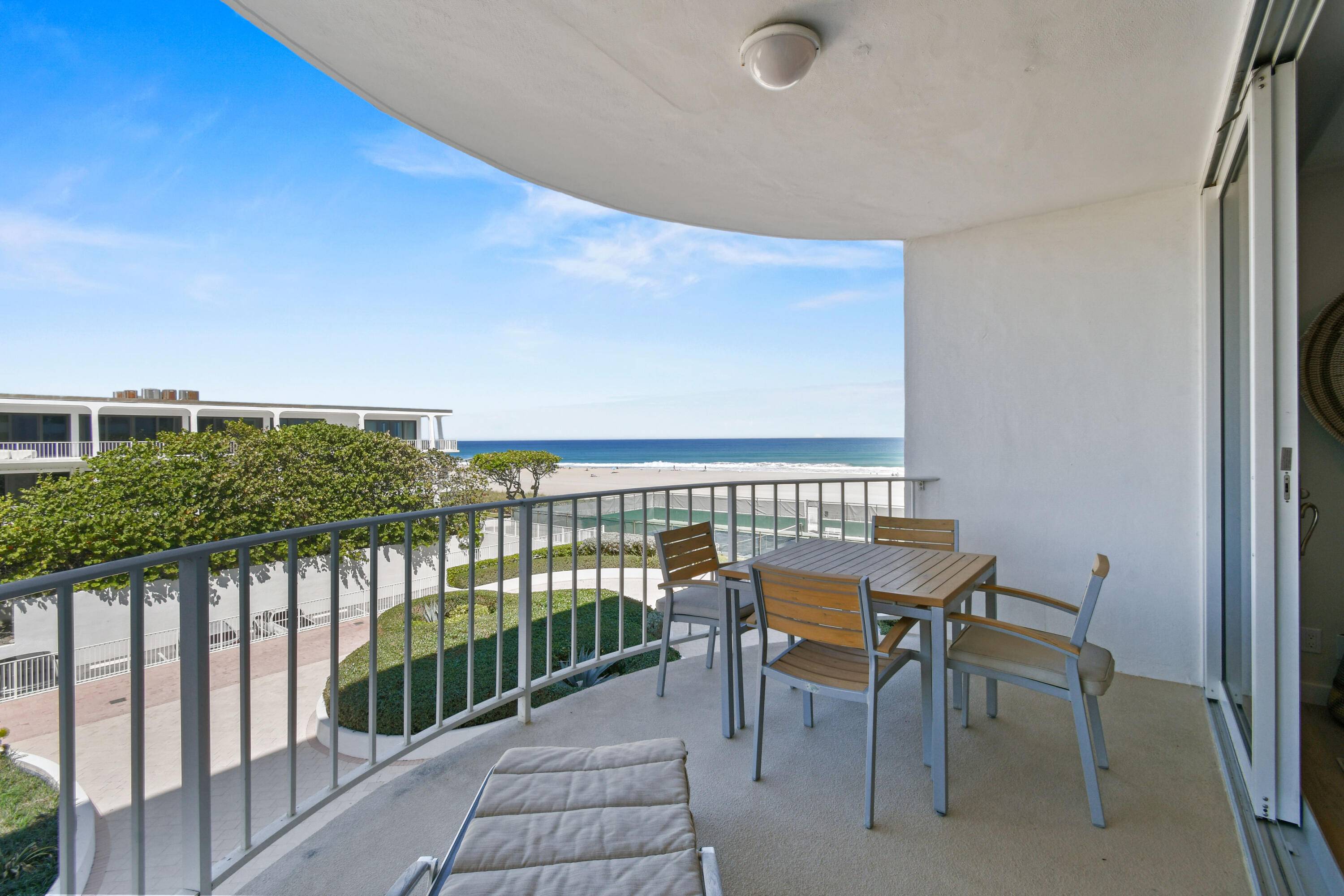 Palm Beach, FL 33480,2295 S Ocean BLVD 424