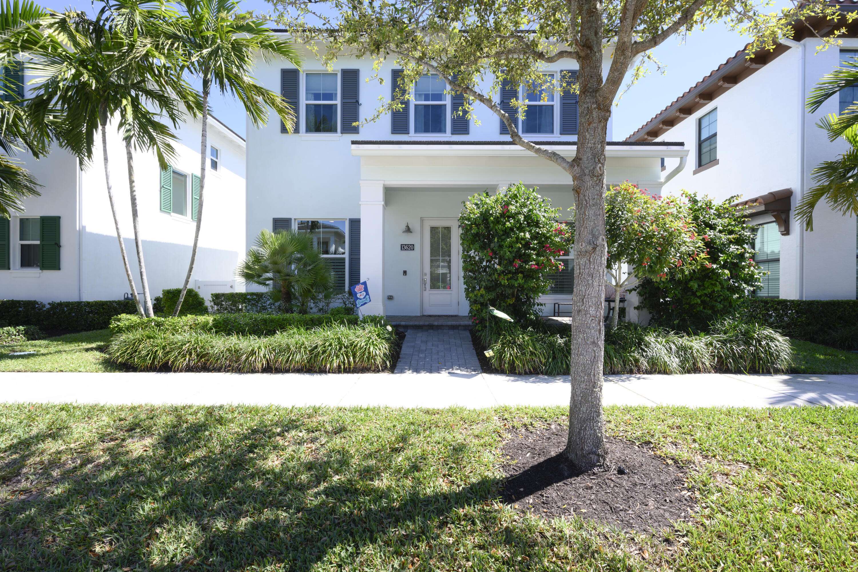 Palm Beach Gardens, FL 33418,13620 Dumont RD