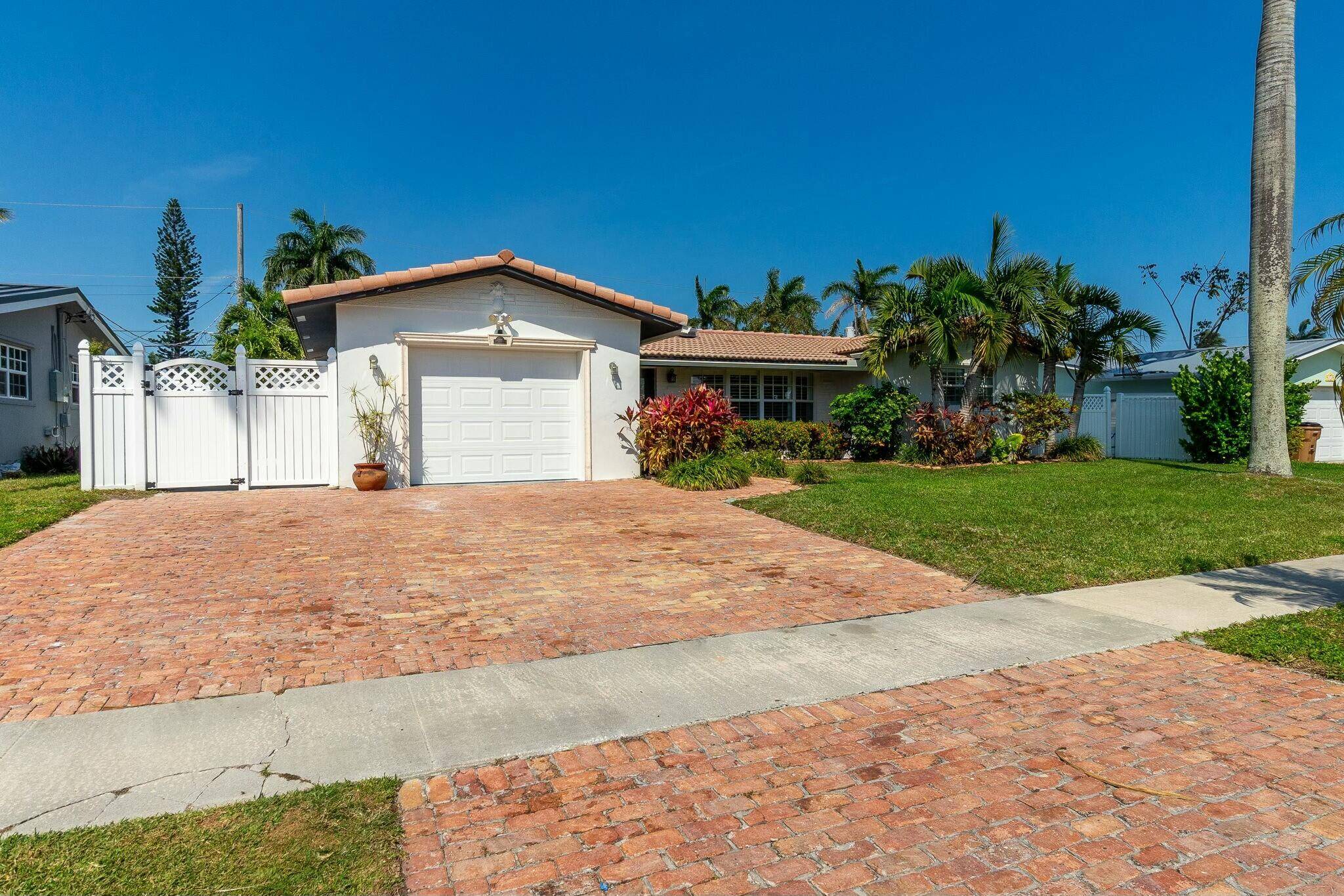 Deerfield Beach, FL 33441,917 SE 16th CT