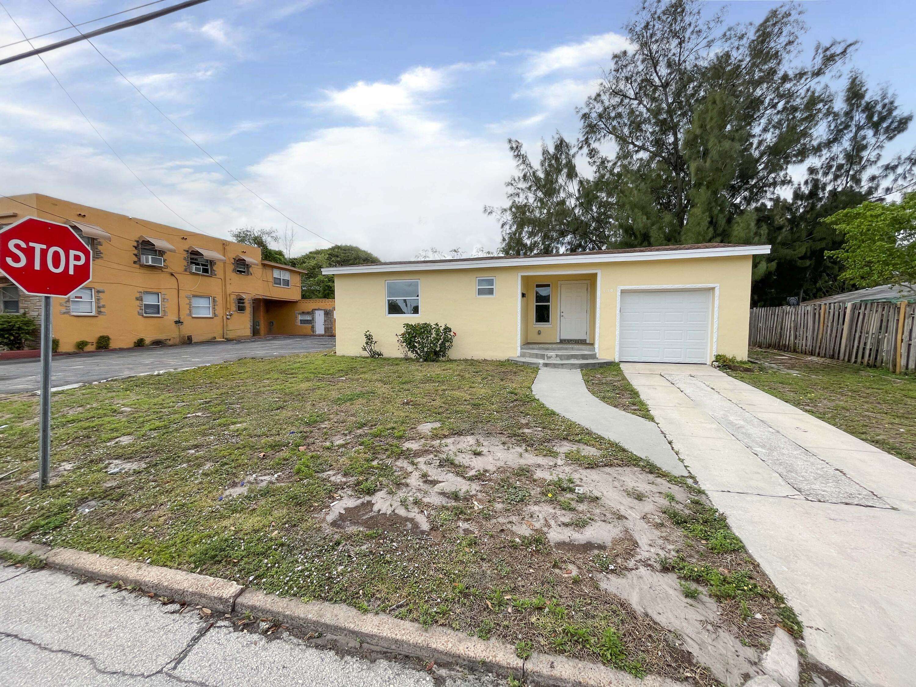 West Palm Beach, FL 33407,4301 Pinewood AVE