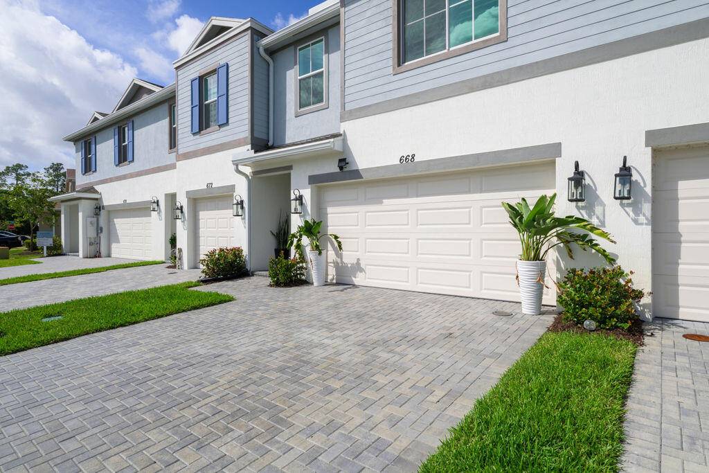 Port Saint Lucie, FL 34983,668 NE Waters Edge LN
