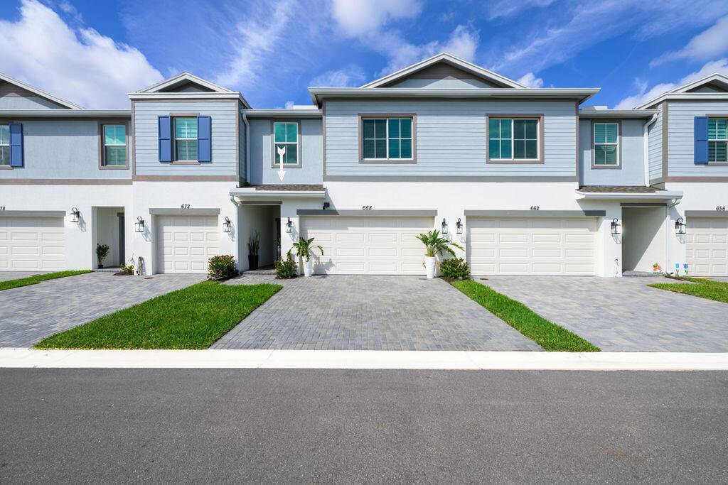 Port Saint Lucie, FL 34983,668 NE Waters Edge LN