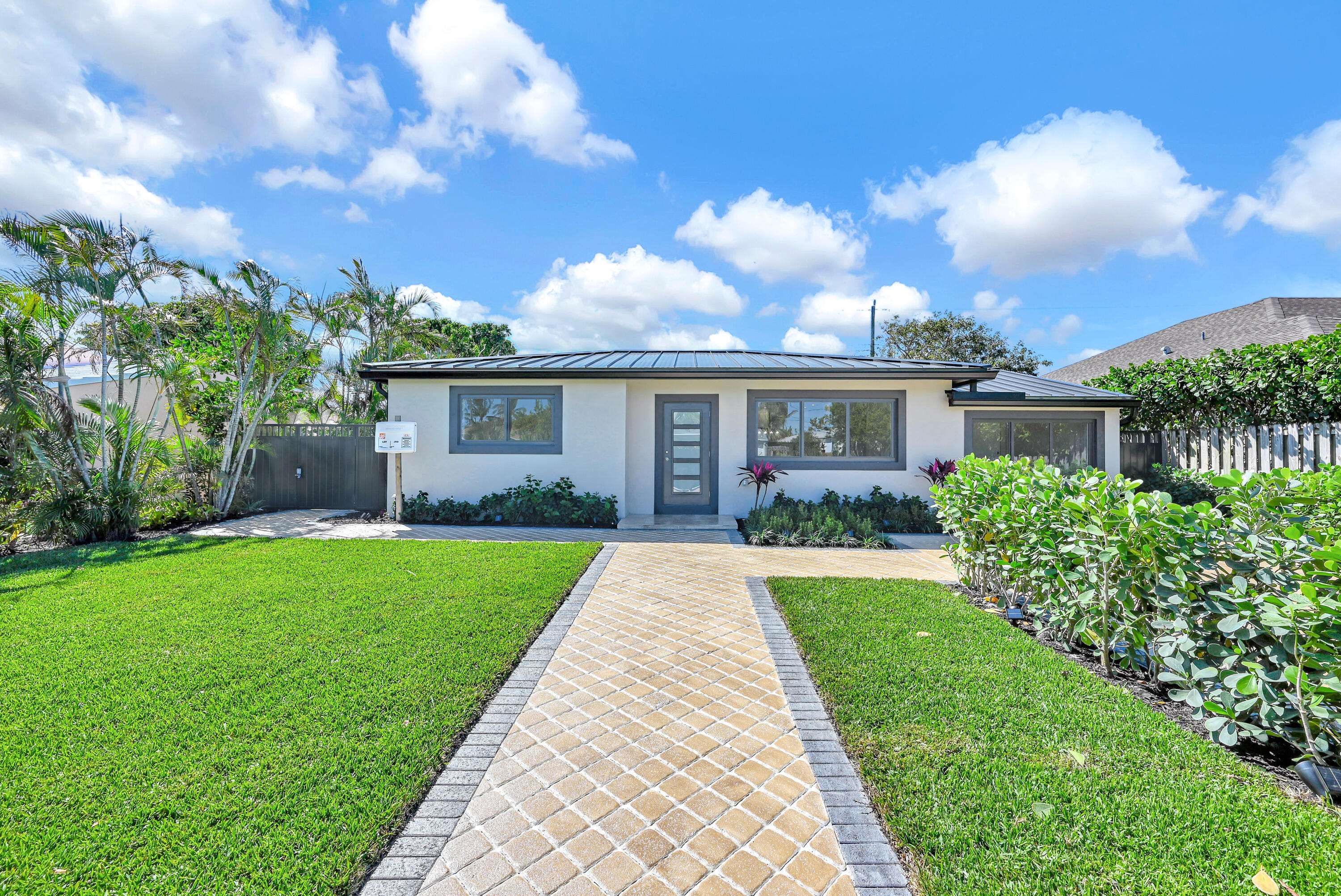 West Palm Beach, FL 33405,372 Forest Hill BLVD