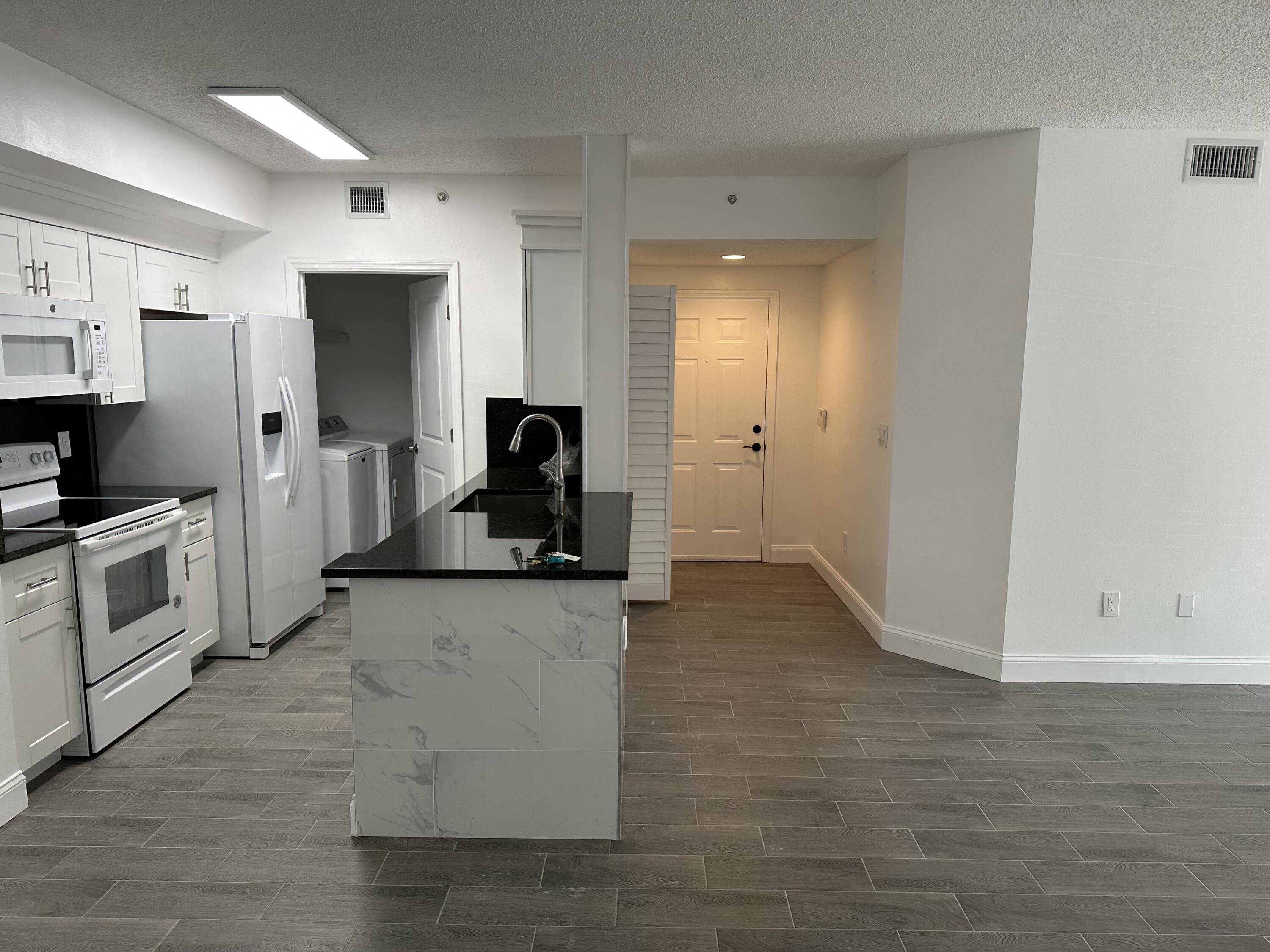 Lake Worth, FL 33463,5056 Lantana RD 4105