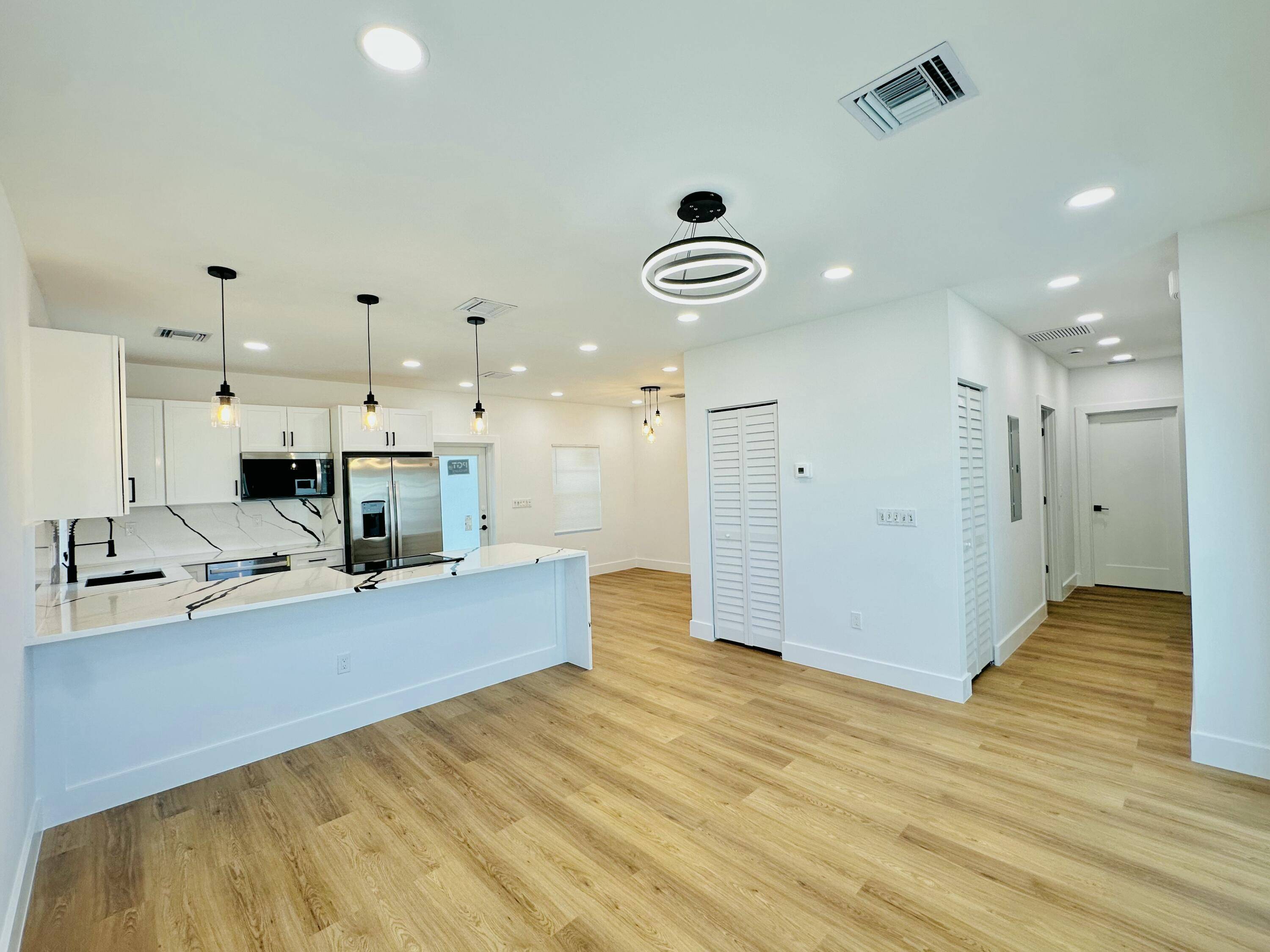 Lake Worth, FL 33460,931 N J ST B