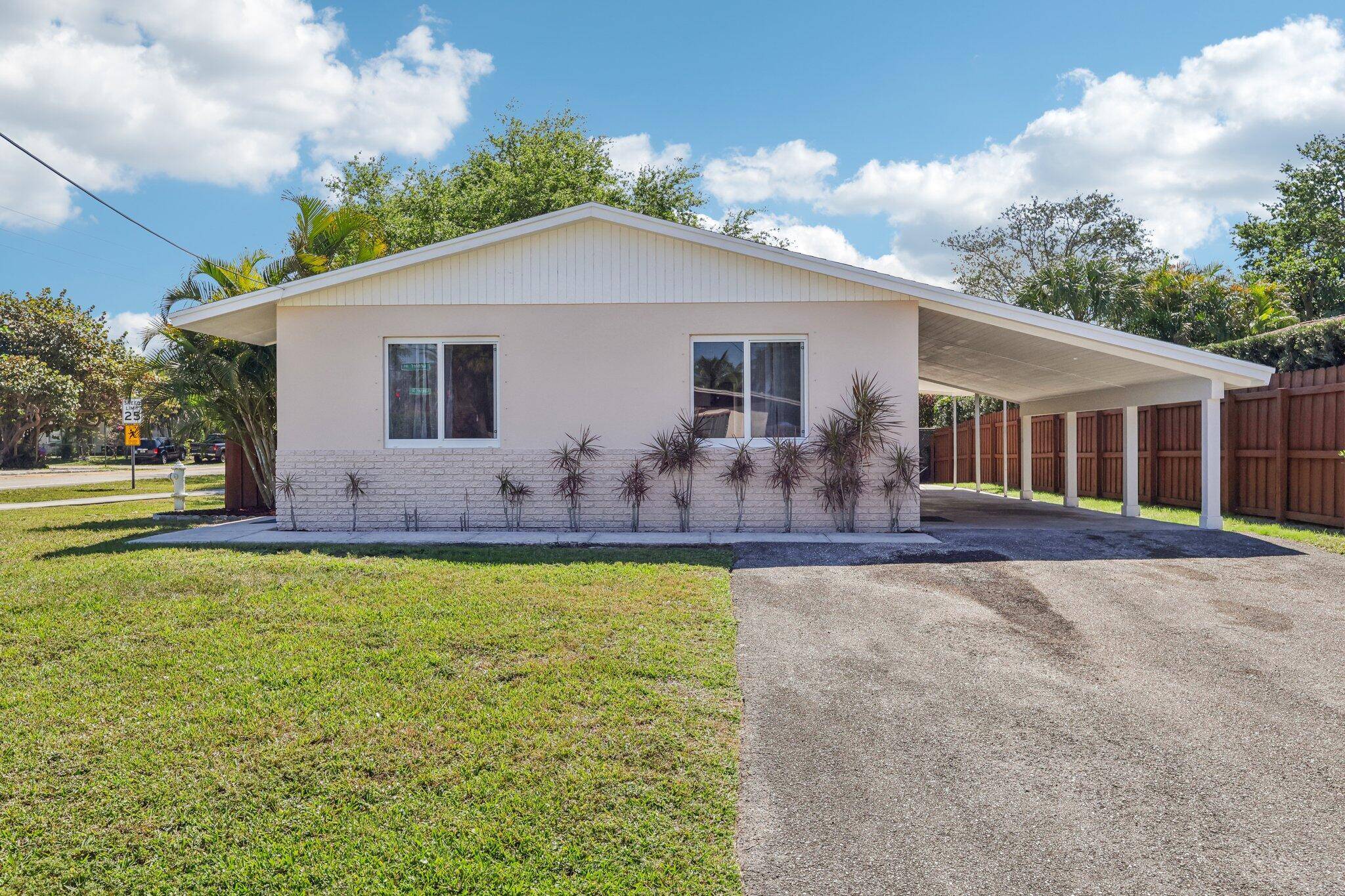Jupiter, FL 33458,900 Cheyenne ST