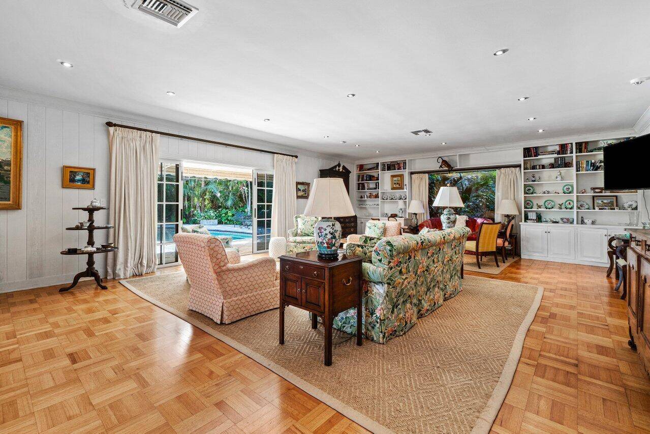 Palm Beach, FL 33480,214 List RD