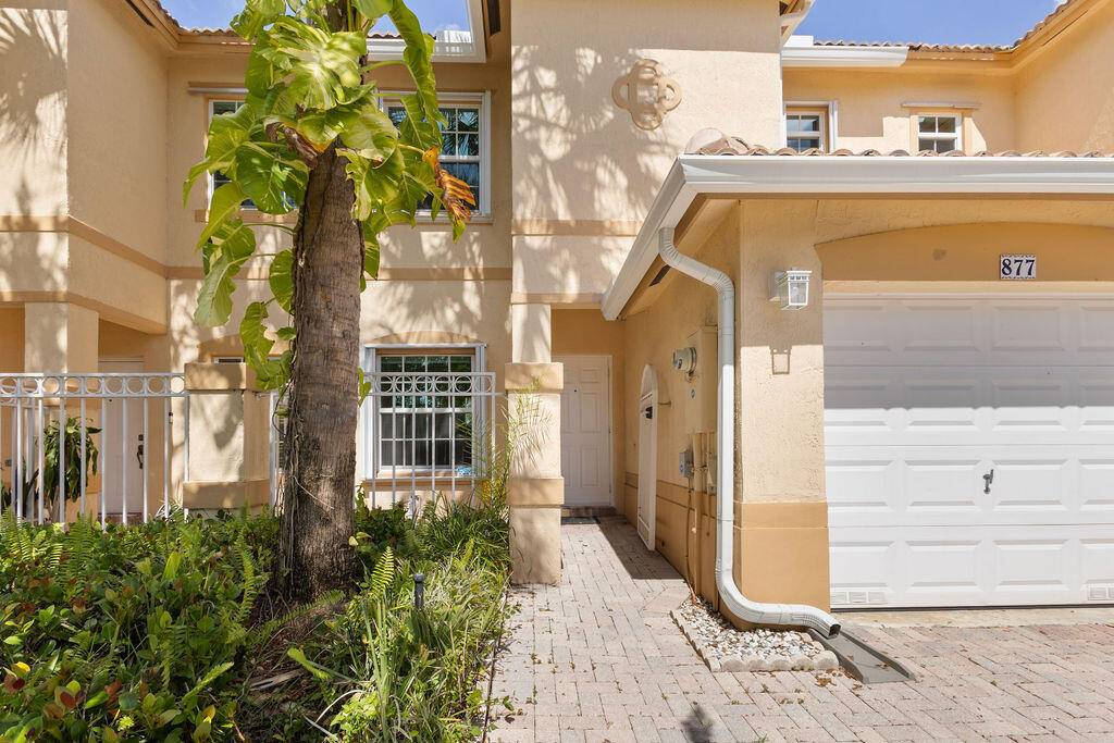 Pembroke Pines, FL 33028,877 NW 170 TER