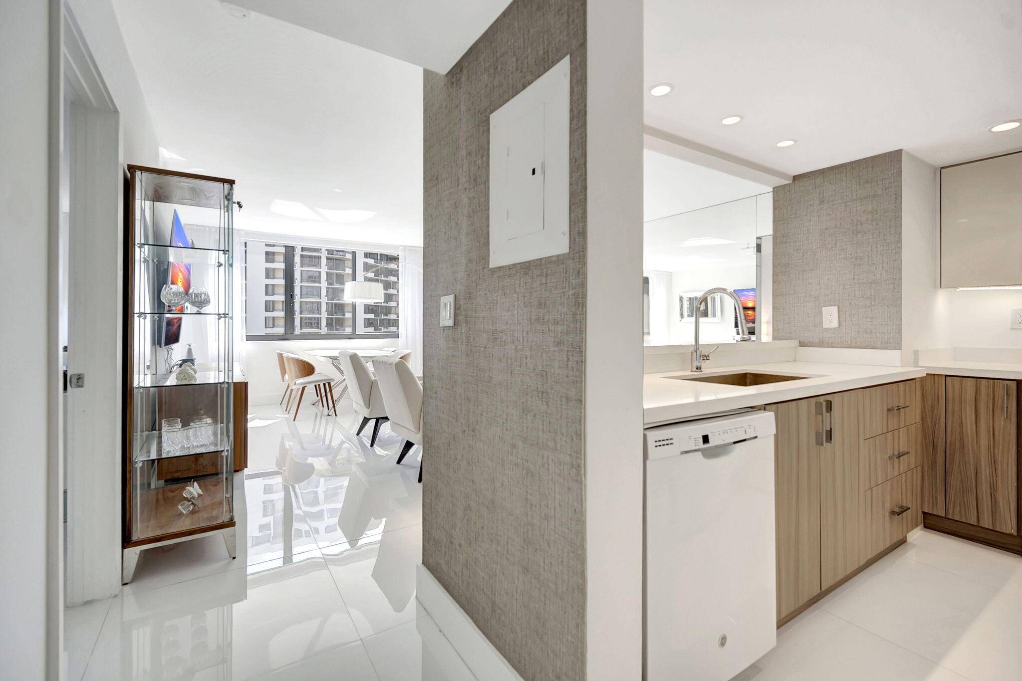 Miami, FL 33131,540 Brickell Key DR 919