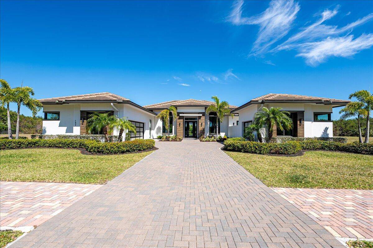 Port Saint Lucie, FL 34952,162 SE Strada Tione