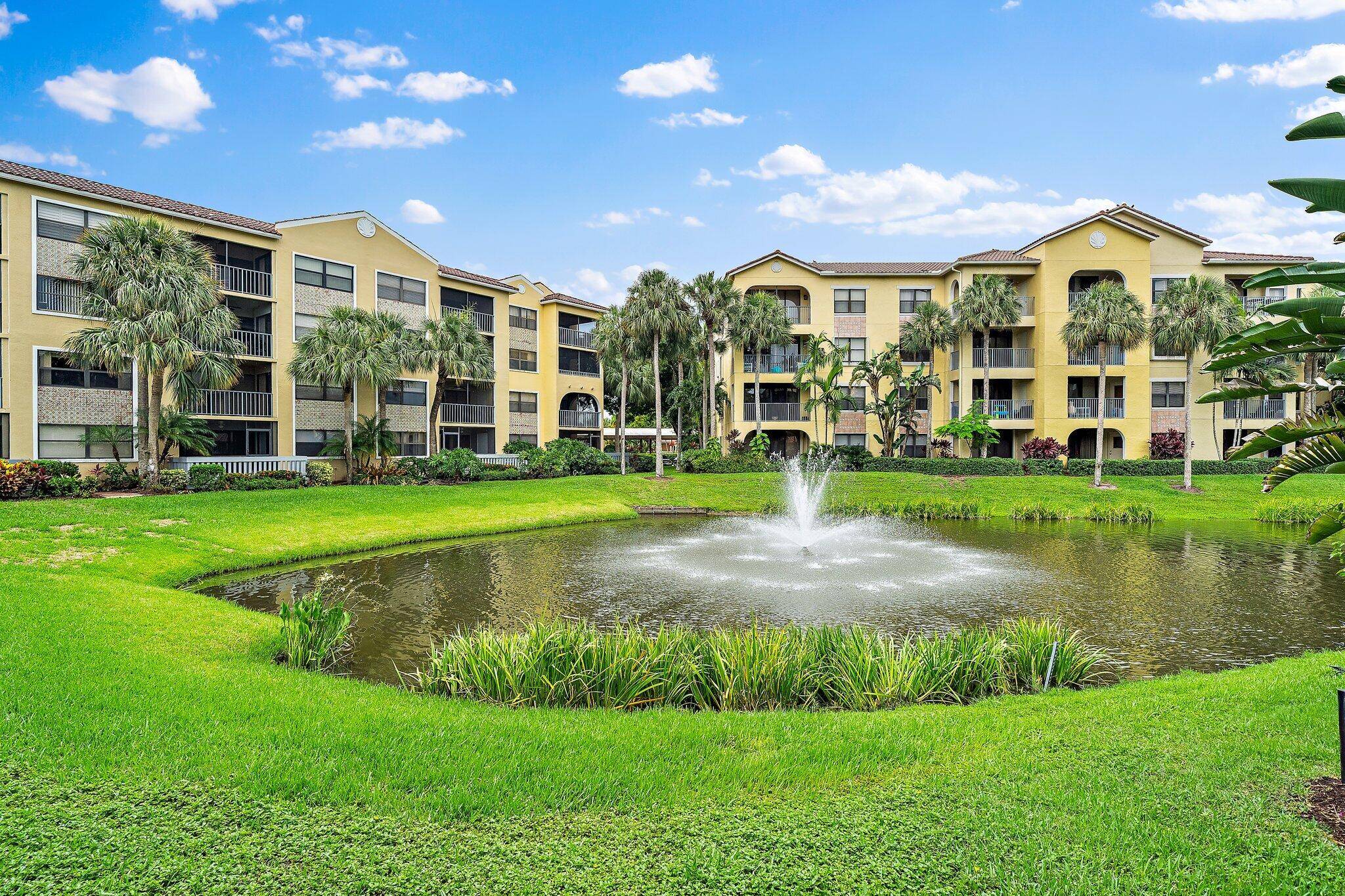 Juno Beach, FL 33408,500 Uno Lago DR 204