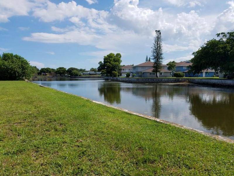 Mangonia Park, FL 33407,109 E Tiffany DR 4