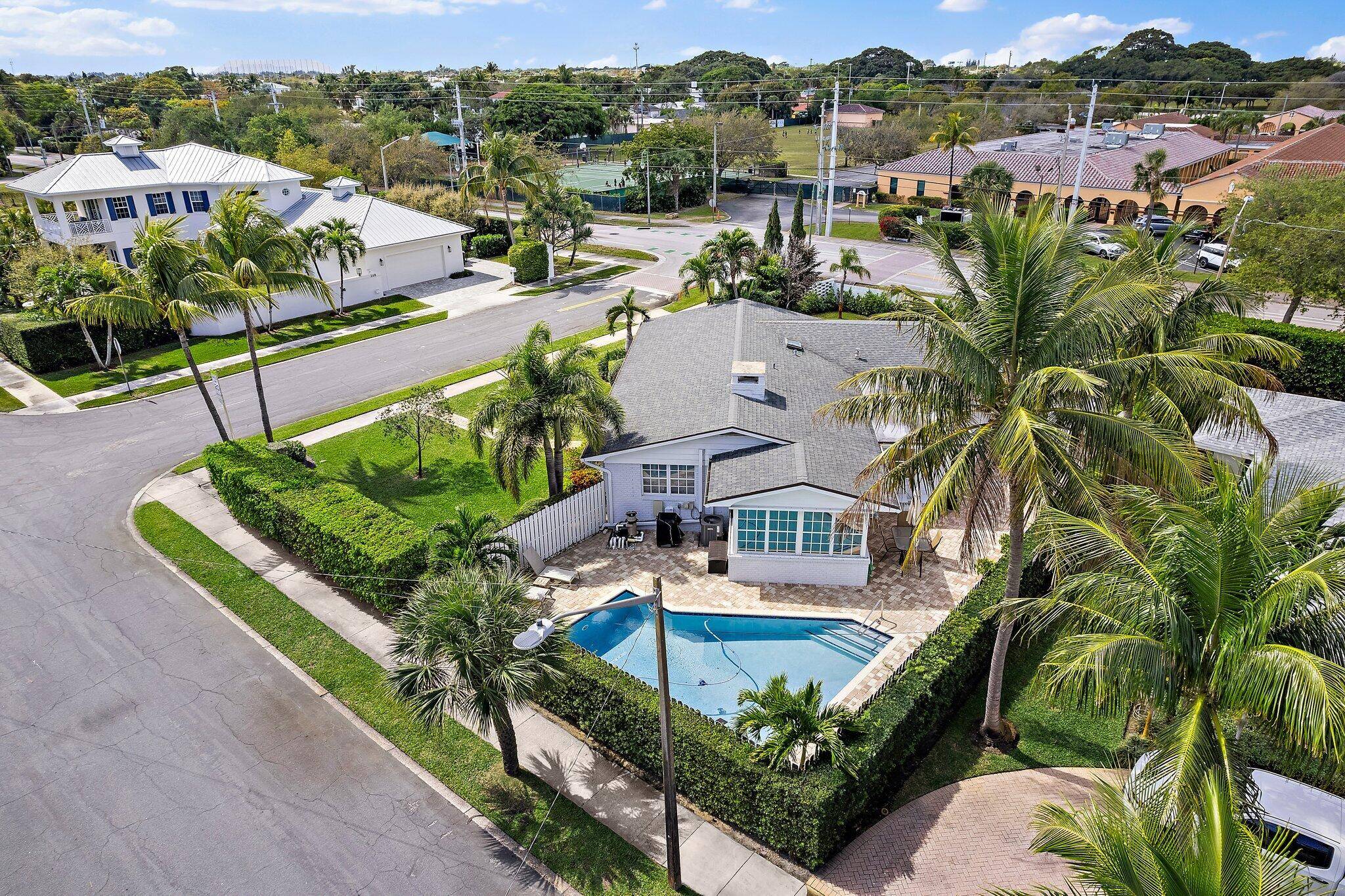 West Palm Beach, FL 33405,235 Worth CT