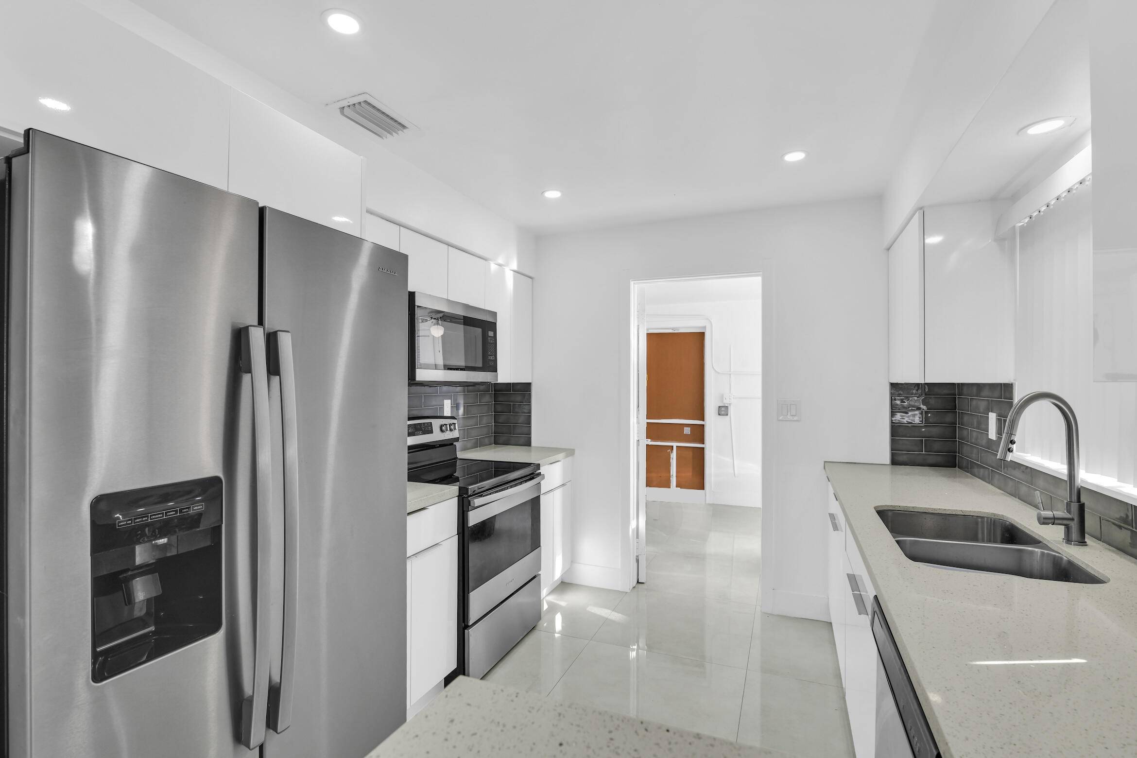 Pompano Beach, FL 33060,361 SE 8th CT