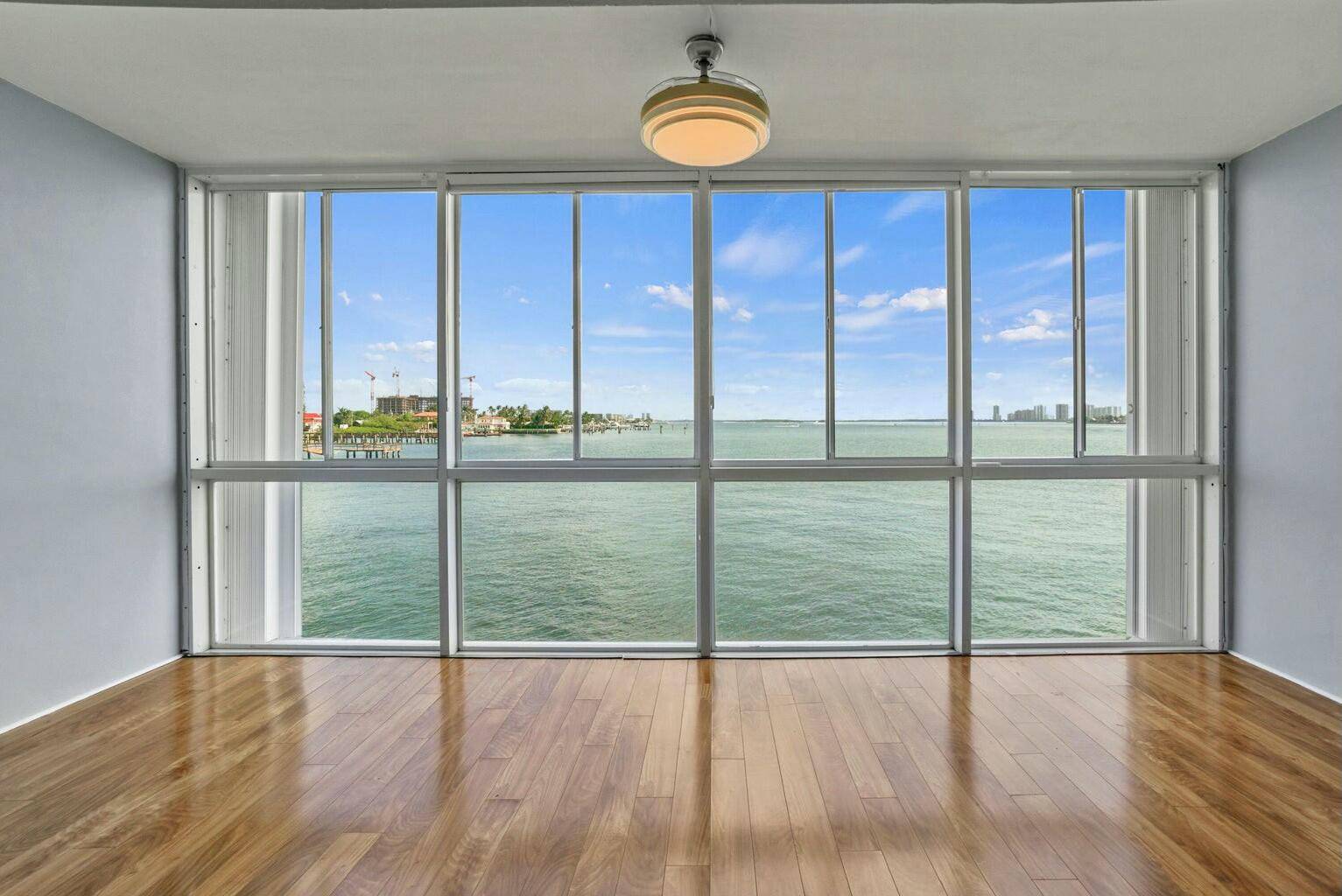 Riviera Beach, FL 33404,400 Wilma CIR 204