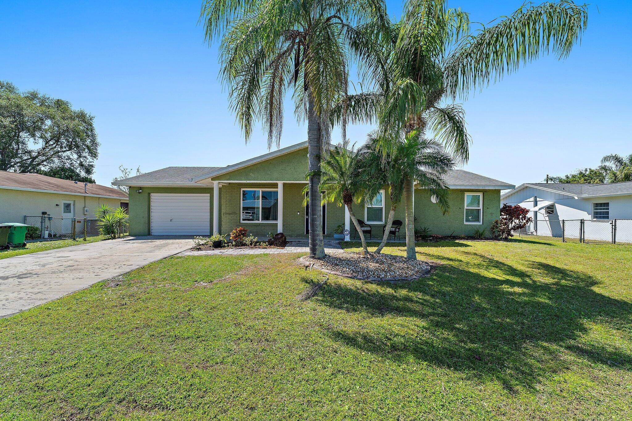Port Saint Lucie, FL 34983,422 SE Lamon LN