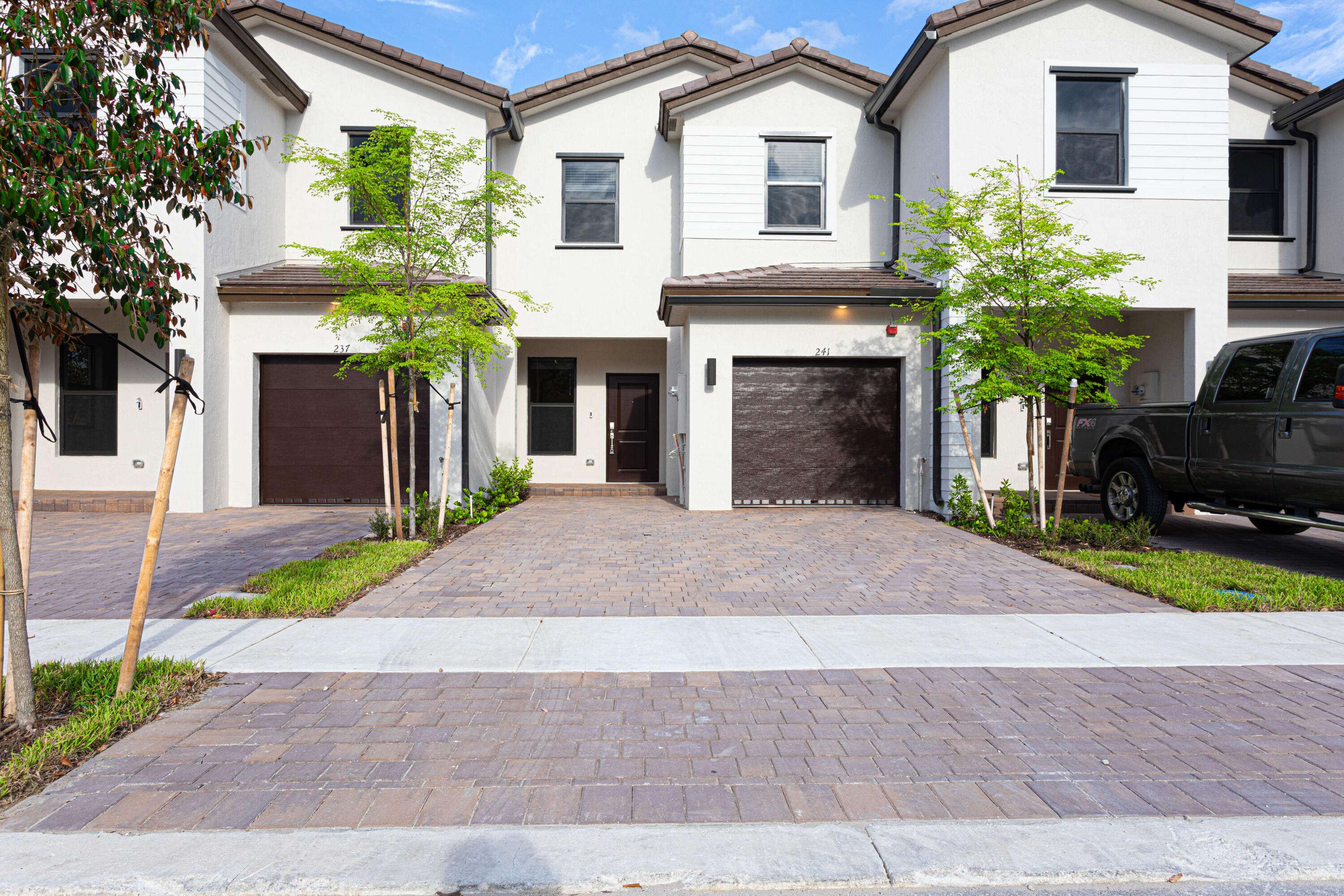 Pembroke Pines, FL 33027,241 SW 159 WAY 241