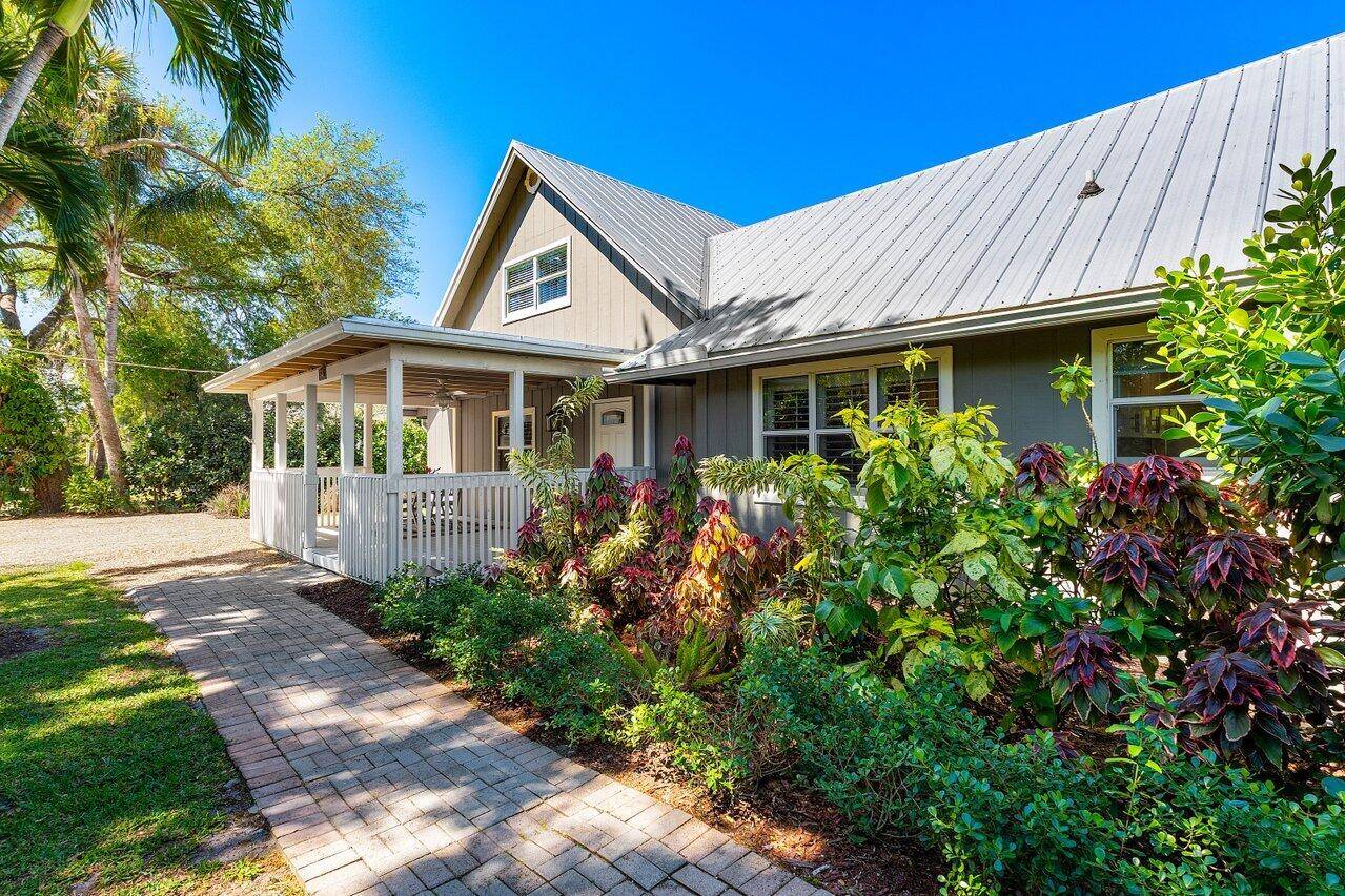 Stuart, FL 34997,936 SW Rustic CIR