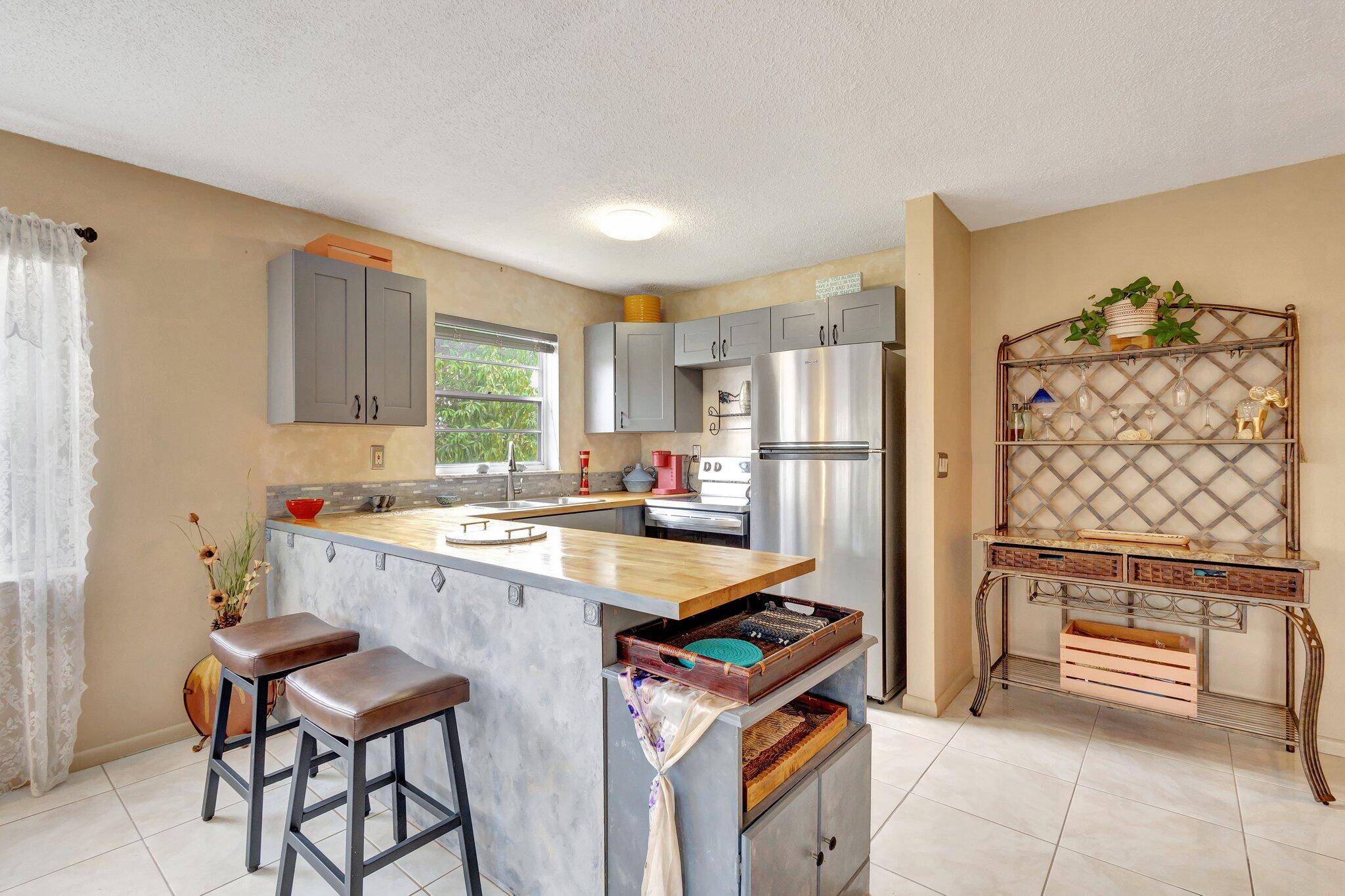 West Palm Beach, FL 33417,204 Andover H