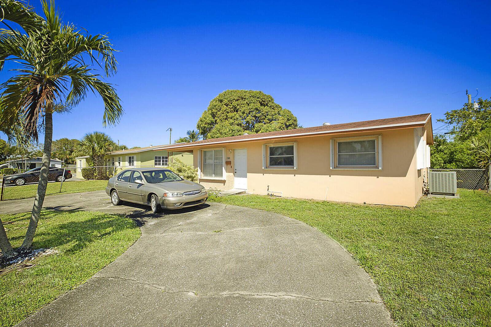 Riviera Beach, FL 33404,1650 W 31st ST