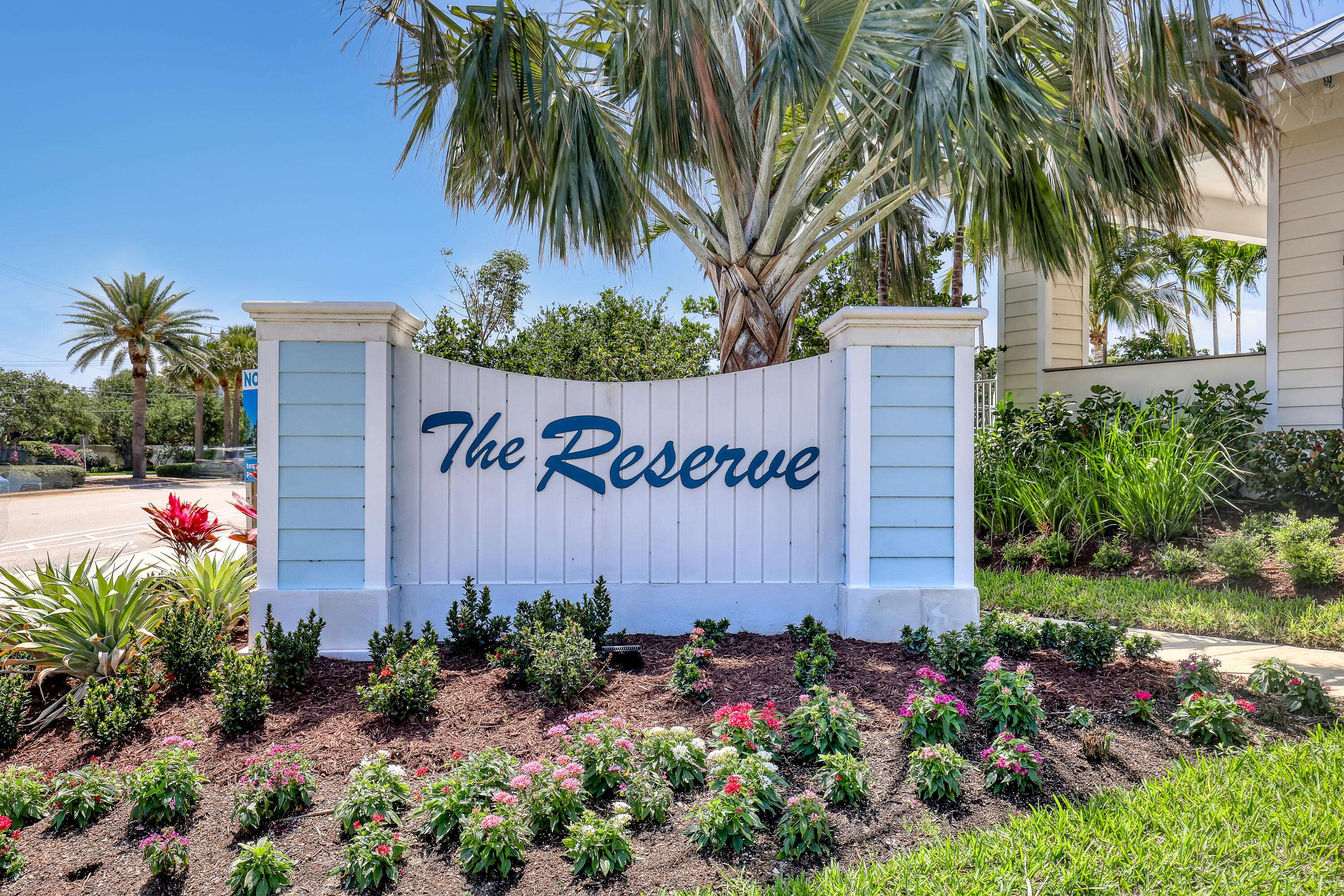Tequesta, FL 33469,107 Royal Palm CIR