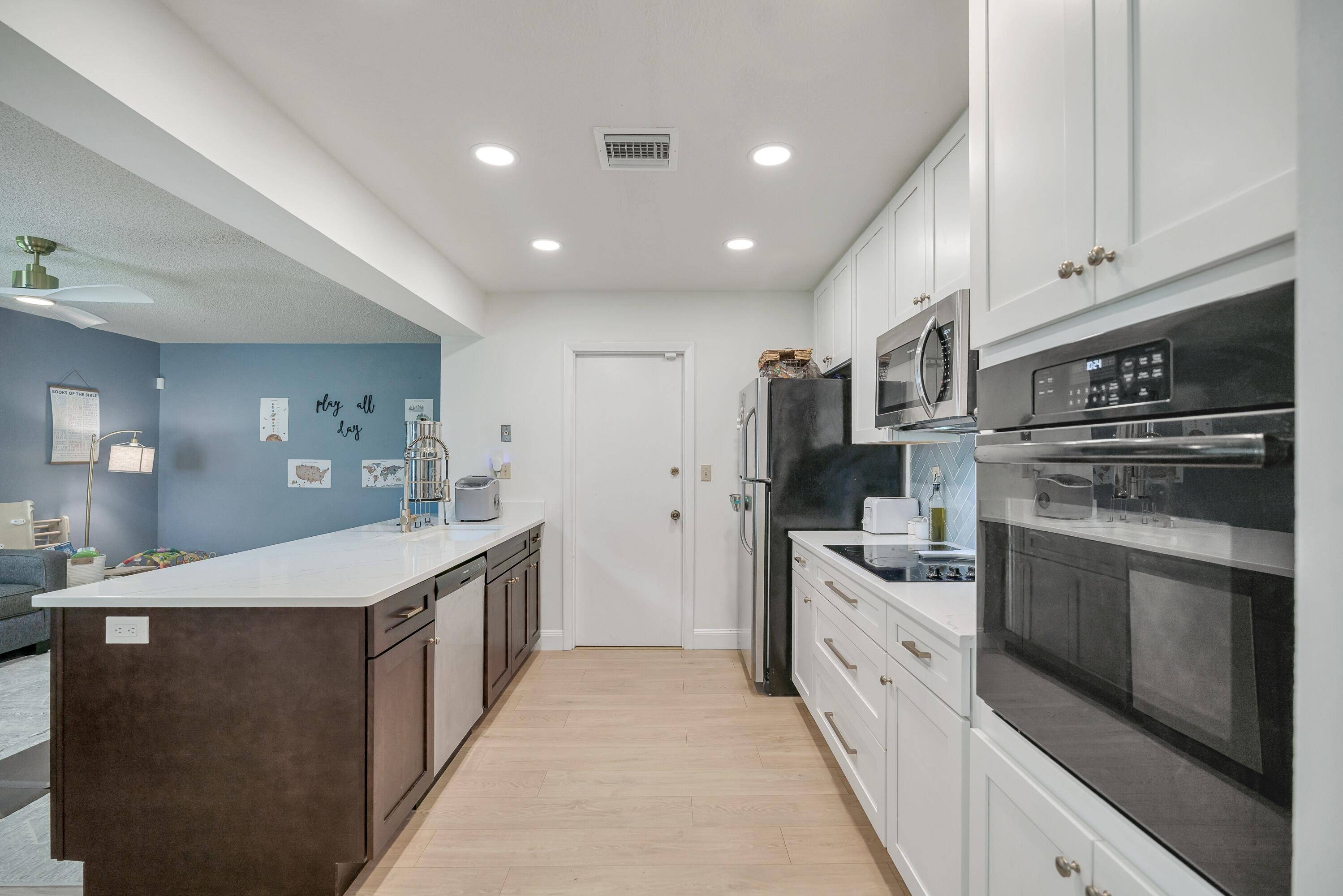 West Palm Beach, FL 33417,4886 Vilma LN