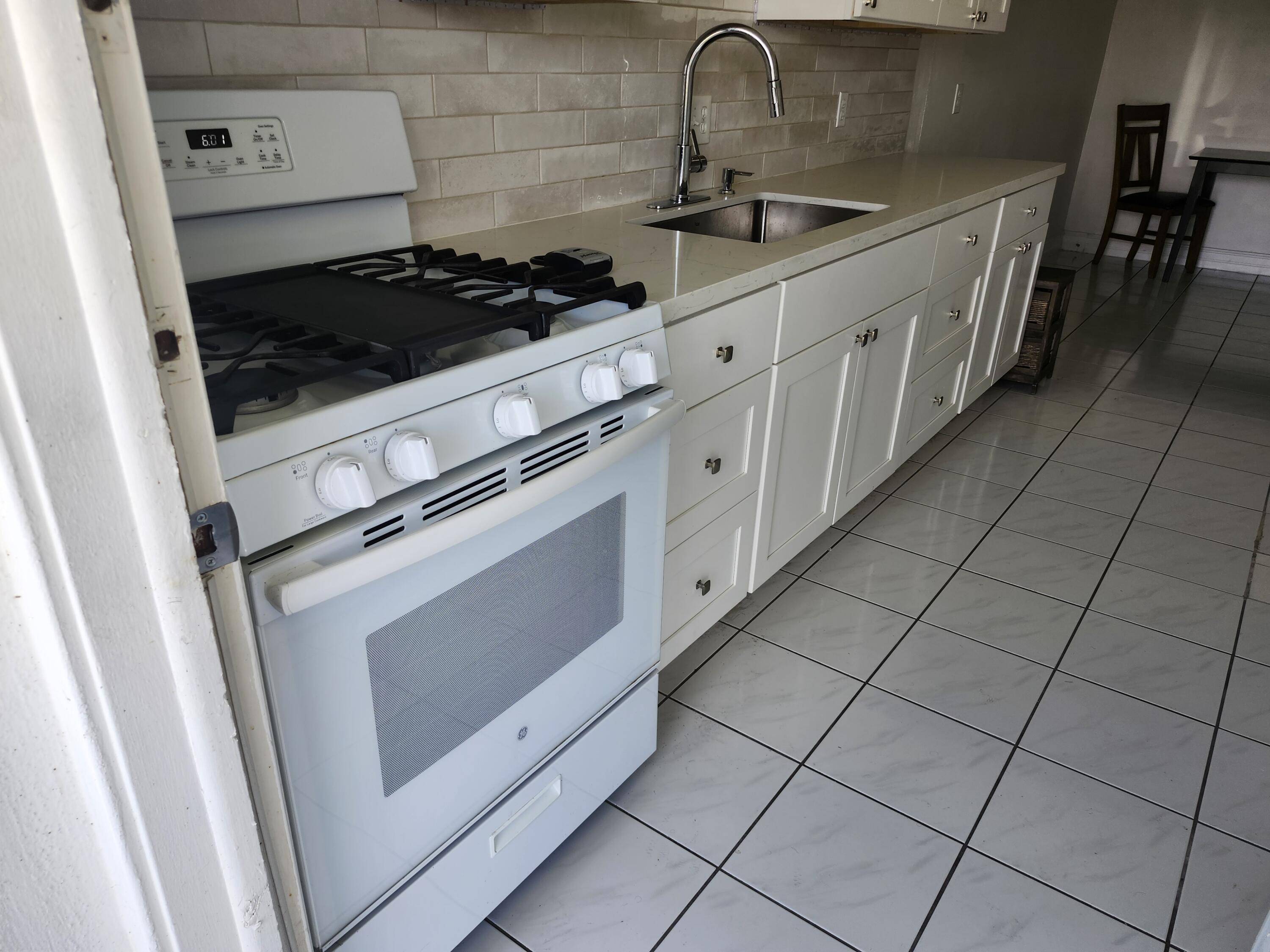 Miami Gardens, FL 33179,52 NE 204th ST 31